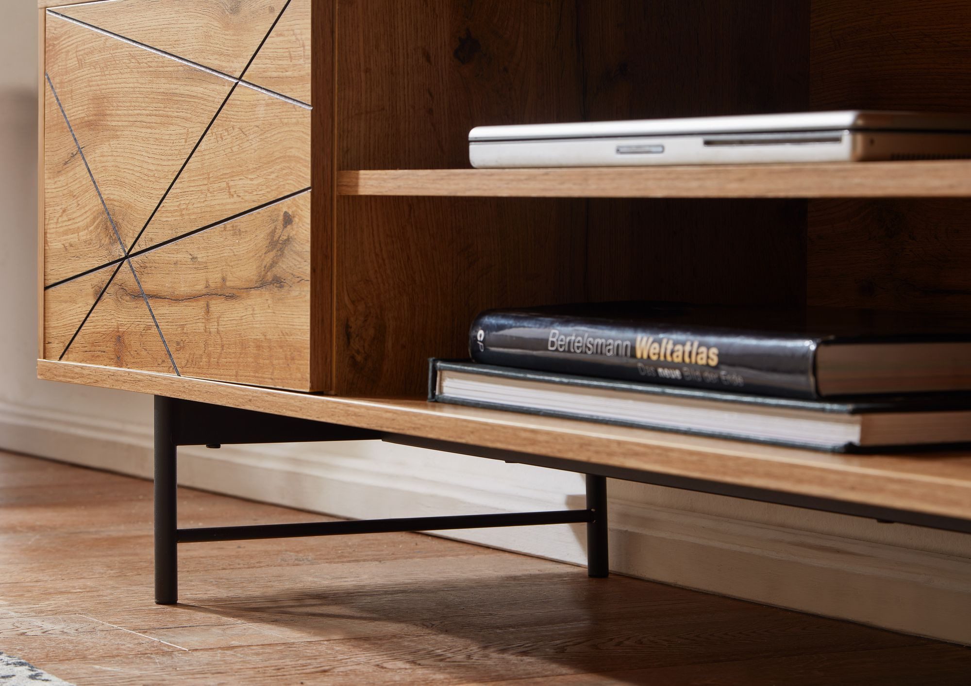 FineBuy Lowboard Holz Eiche-Dekor 160x45x40 cm TV-Kommode mit zwei Türen, Design TV-Schrank Hoch, Fernsehtisch Fernsehschrank Modern, Fernsehkommode Wohnzimmer – Bild 5 von 5