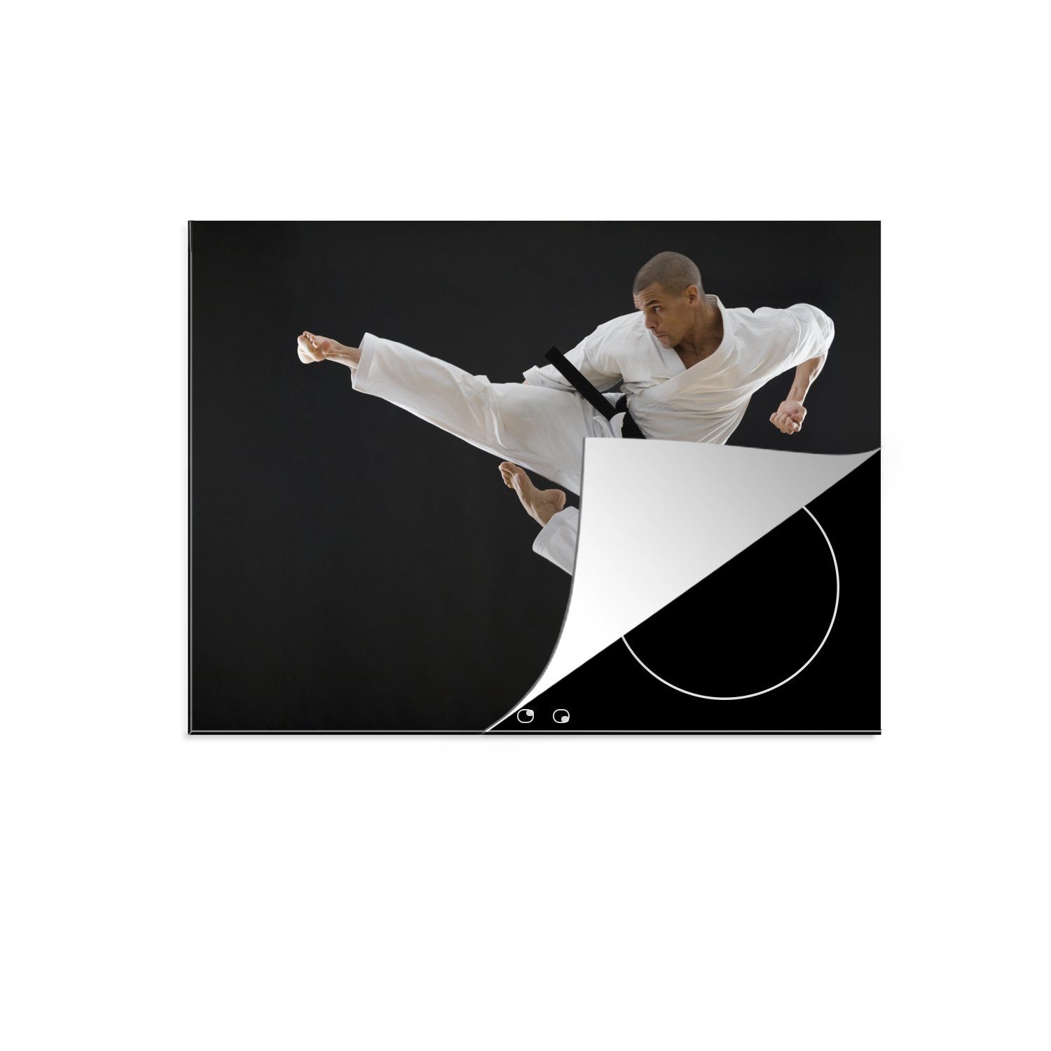 MuchoWow Herdblende-/Abdeckplatte Ein Mann mit schwarzem Gürtel führt einen Karatetritt aus, Vinyl, (1 tlg), 70x52 cm, Mobile Arbeitsfläche nutzbar, Ceranfeldabdeckung
