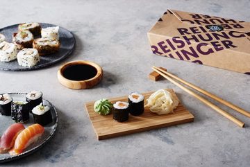 Reishunger Geschirr-Set Reishunger Sushi Servier Set (8-tlg), Bambus, Für zwei Personen - Pro Person ein Servierbrettchen, edle Essstäbchen, Sushi Saucenschale und Stäbchenbank