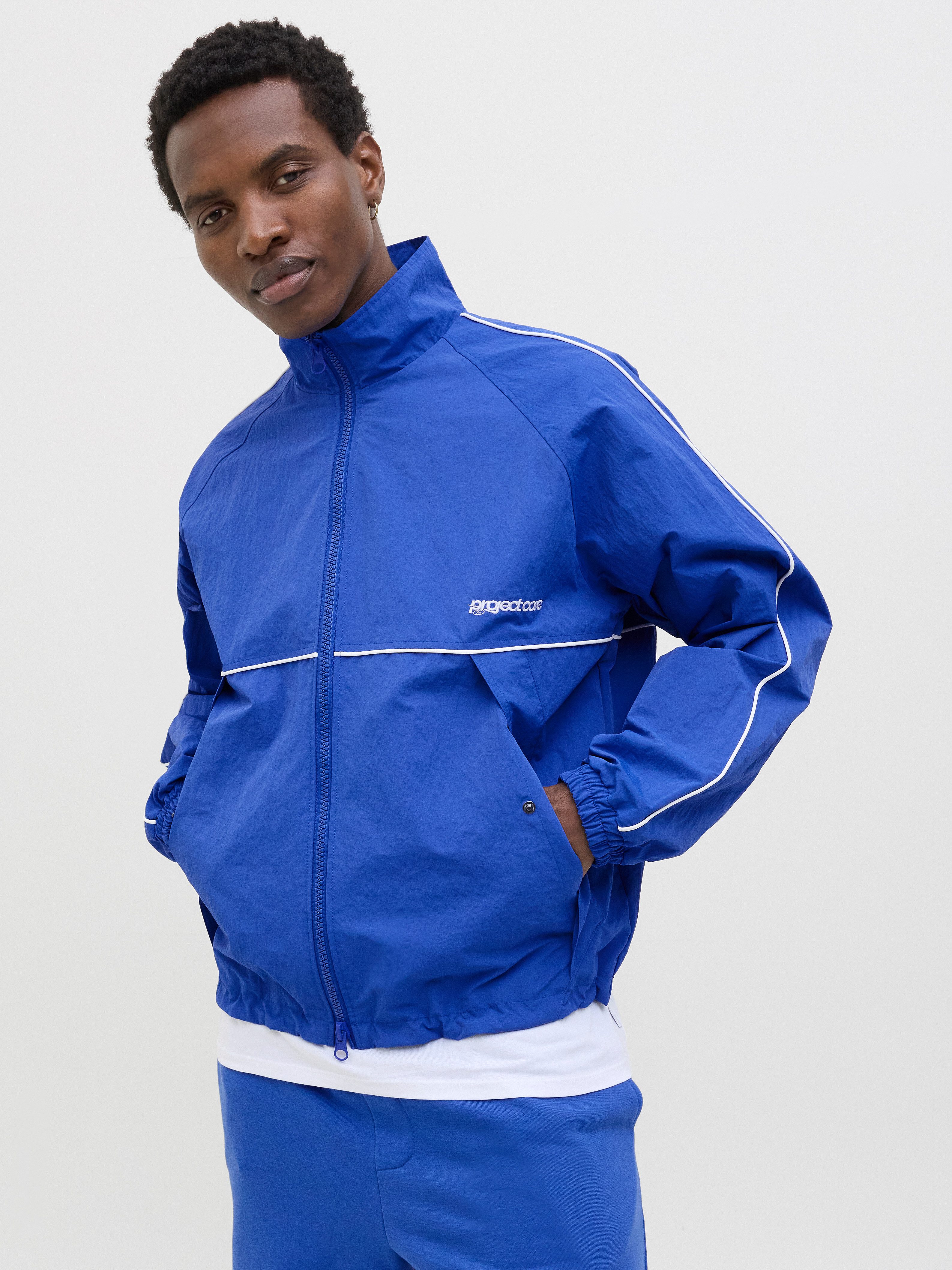 Jack & Jones Outdoorjacke JCOUNION TRACK JACKET SN Mit stylischem Print