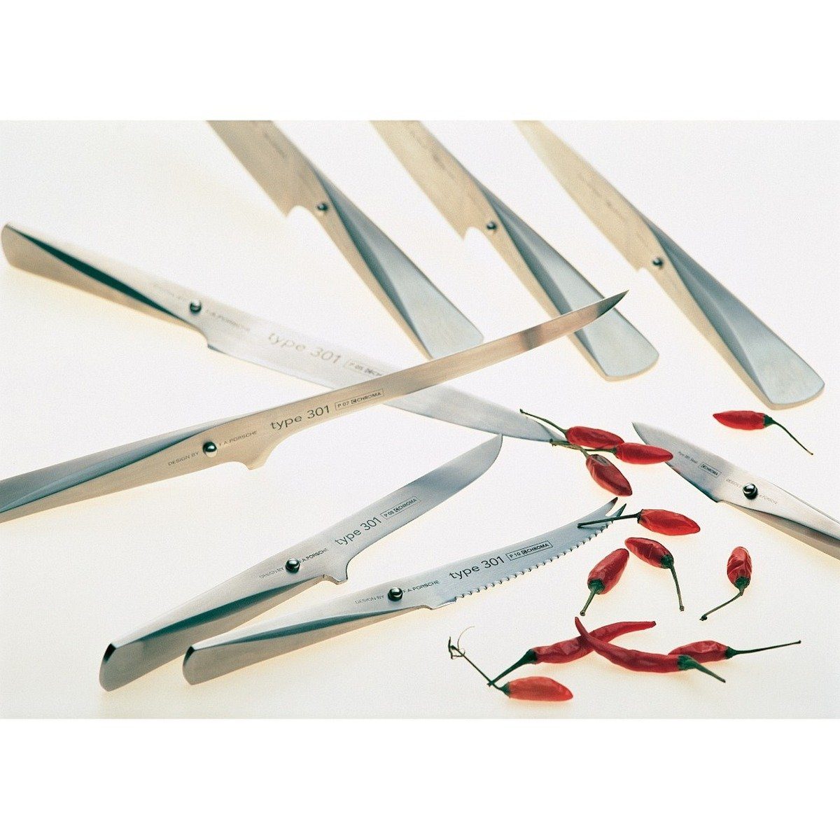 CHROMA Messer-Set Type 301 Messer-Set mit drei Messern Hammerschlag (3-teilig, 3-tlg., 1 Tranchiermesser, 1 Santoku, 1 Schälmesser)