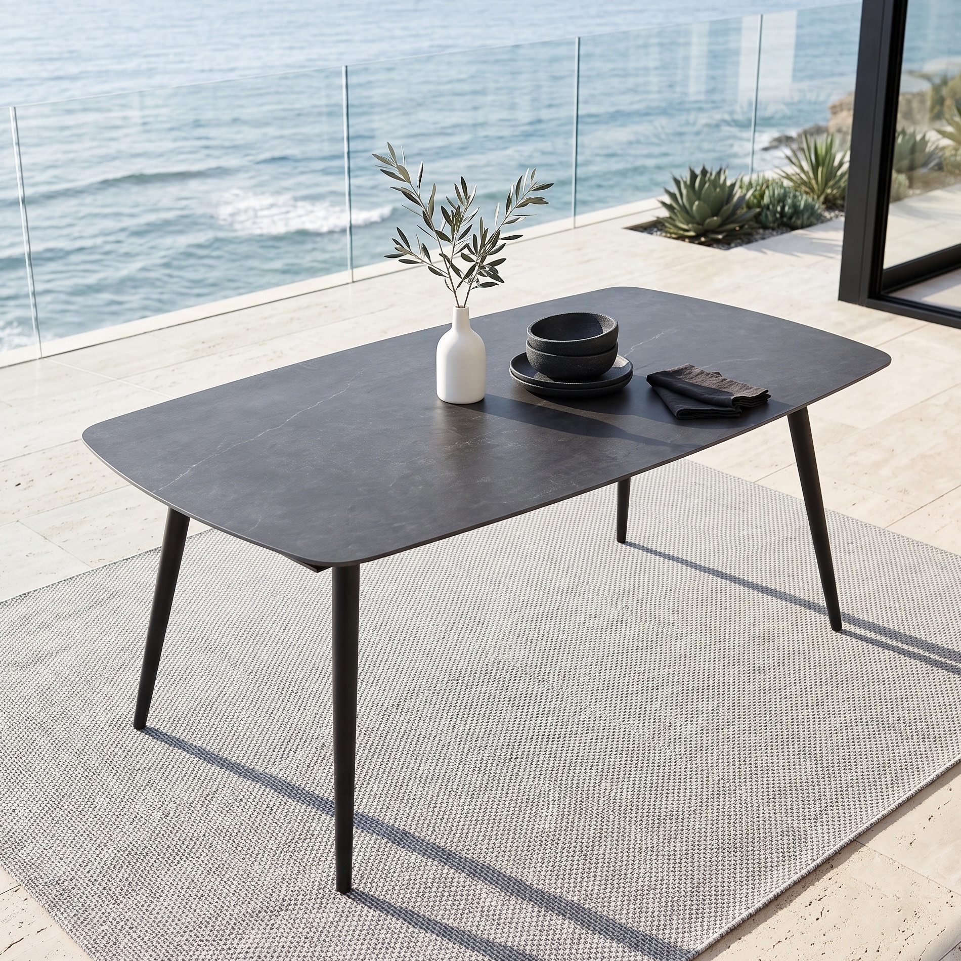Jati & Kebon Gartentisch Amazone, Esstisch, Outdoor-Tisch (Garten-Esstisch), Tischplatte Dekton Laos, bootsförmig, Gestell Aluminium