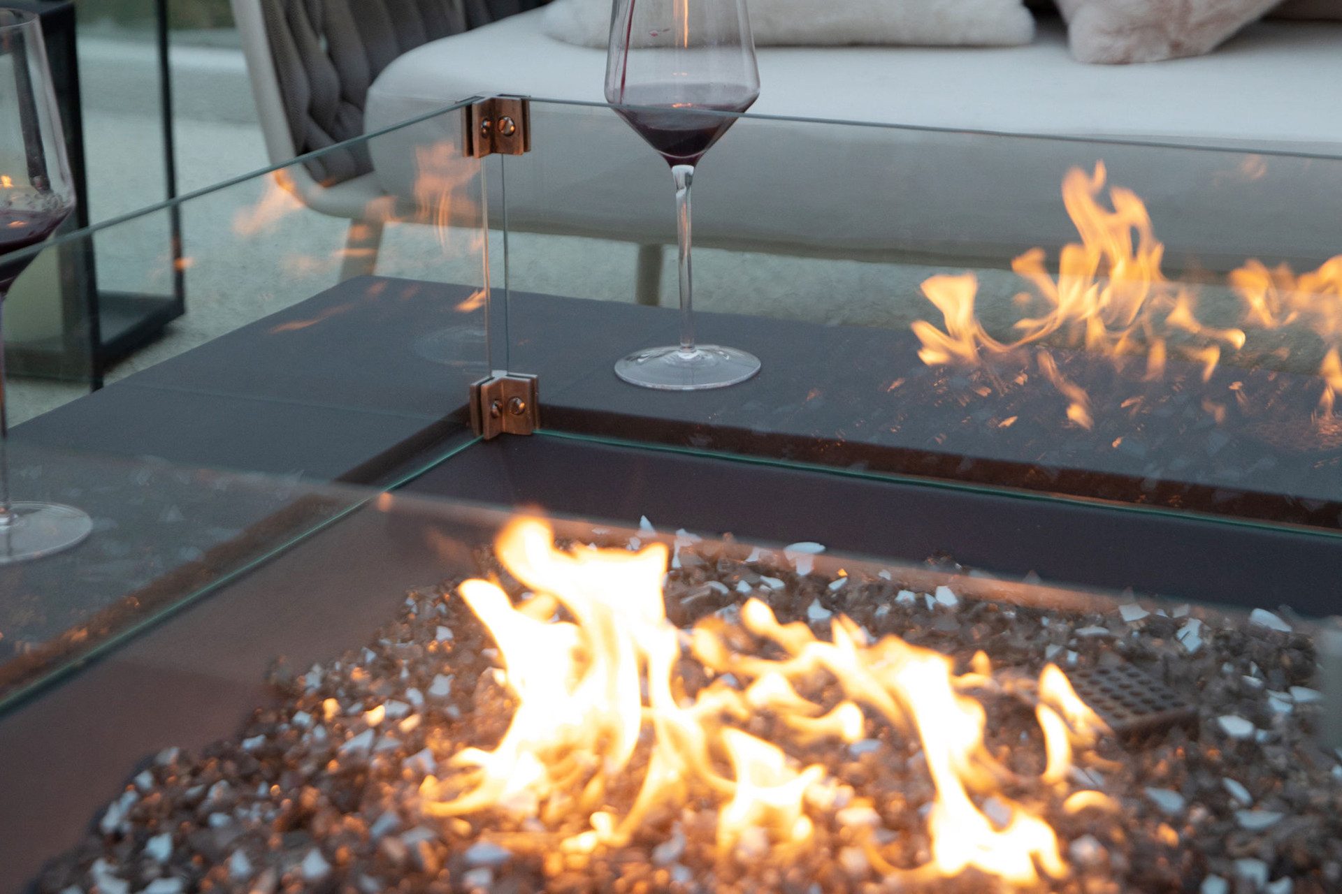 ELEMENTI Feuertisch RORAIMA Feuerstelle aus Beton - Komplett-Set mit Zubehör, (SET, 1-St., inkl. mehreren Komponenten), Beton,(101x101x38cm)