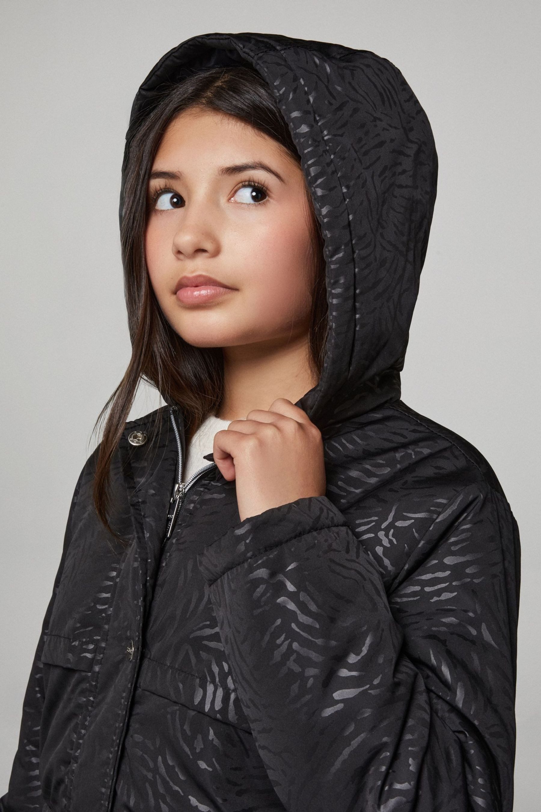 LIPSY Steppmantel Lipsy Leichte gesteppte Regenjacke mit Zebramuster (1-tlg)