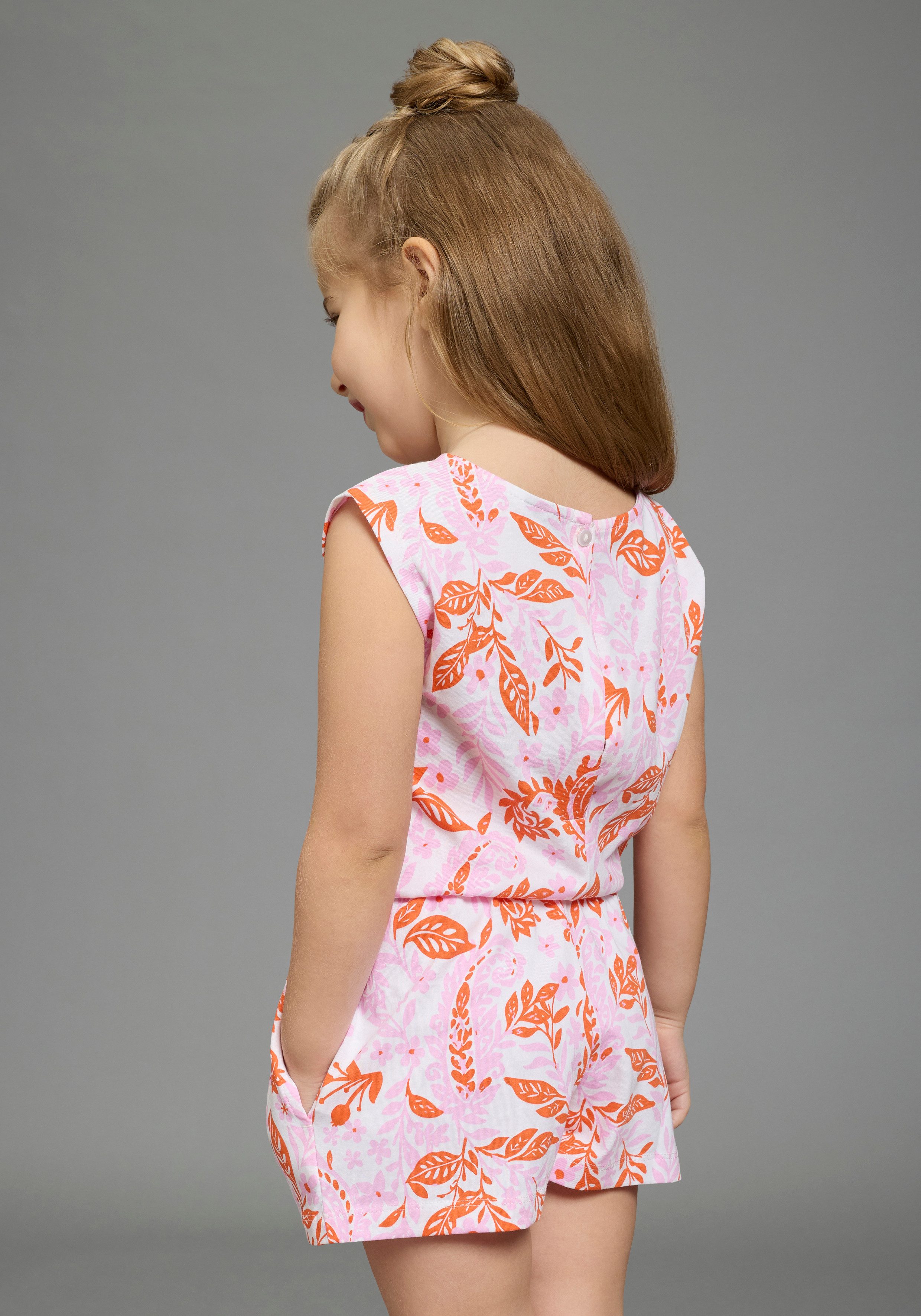 KIDSWORLD Jumpsuit Kurzer Overall mit Paisley-Druck mit Paisley- und Blumenprint, aus weichem Single Jersey