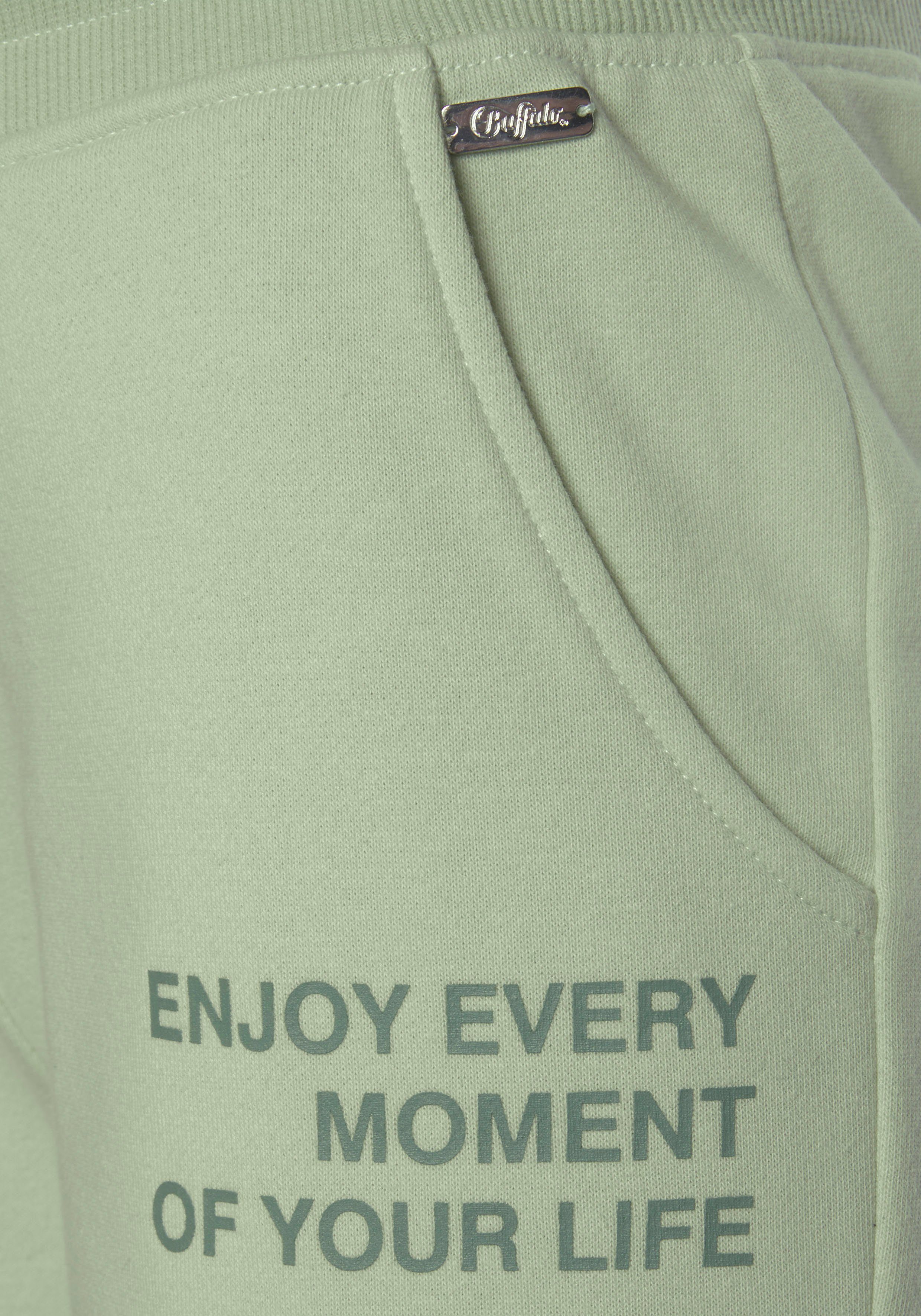 Buffalo Sweatshorts mit Statement Druck, Loungewear