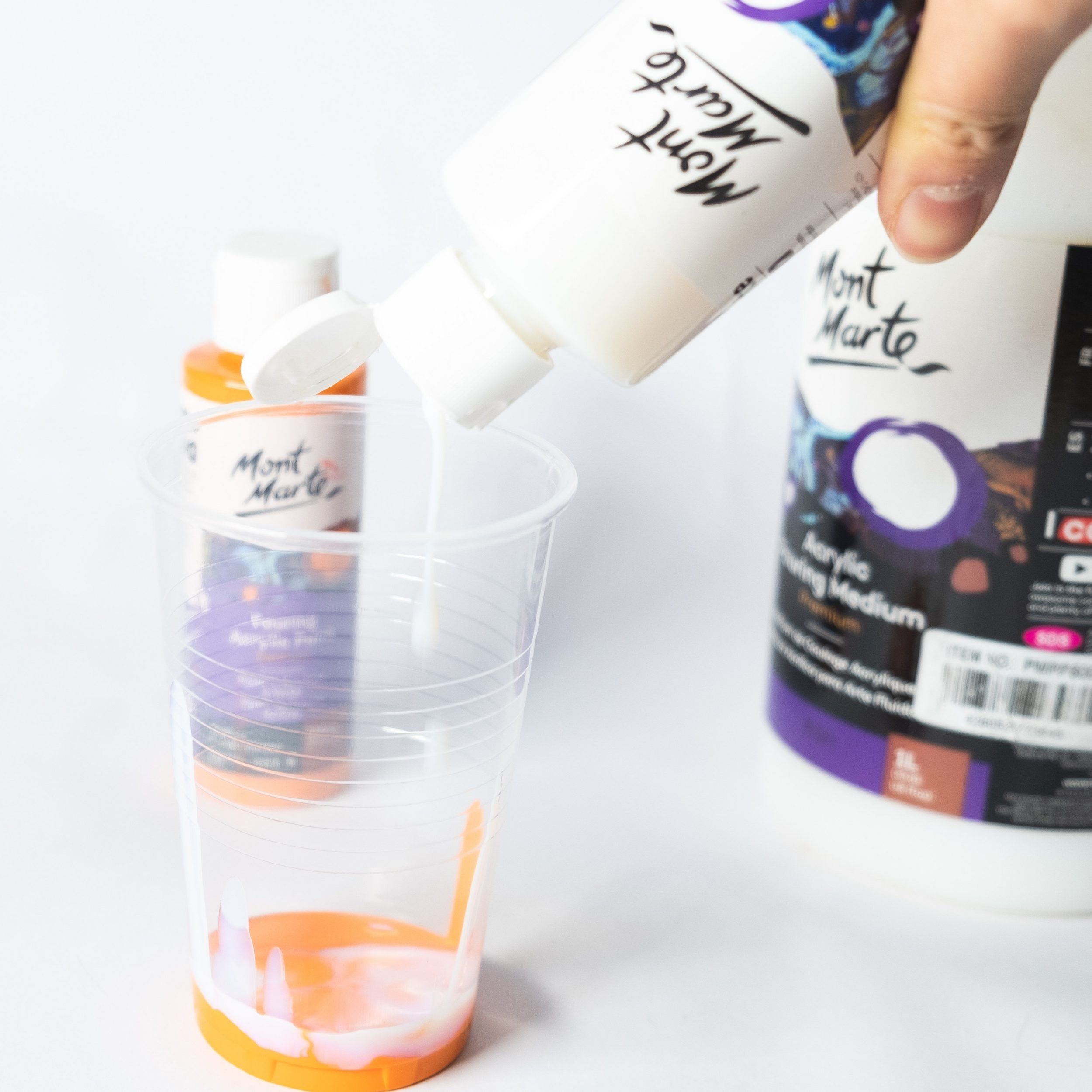 Mont Marte Bastelfarbe PREMIUM Pouring Medium, Acrylfarben Malmittel, in 240 ml oder 1 Liter, Vermischbar & auf Acrylfarben perfekt abgestimmt, für flüssige Farben