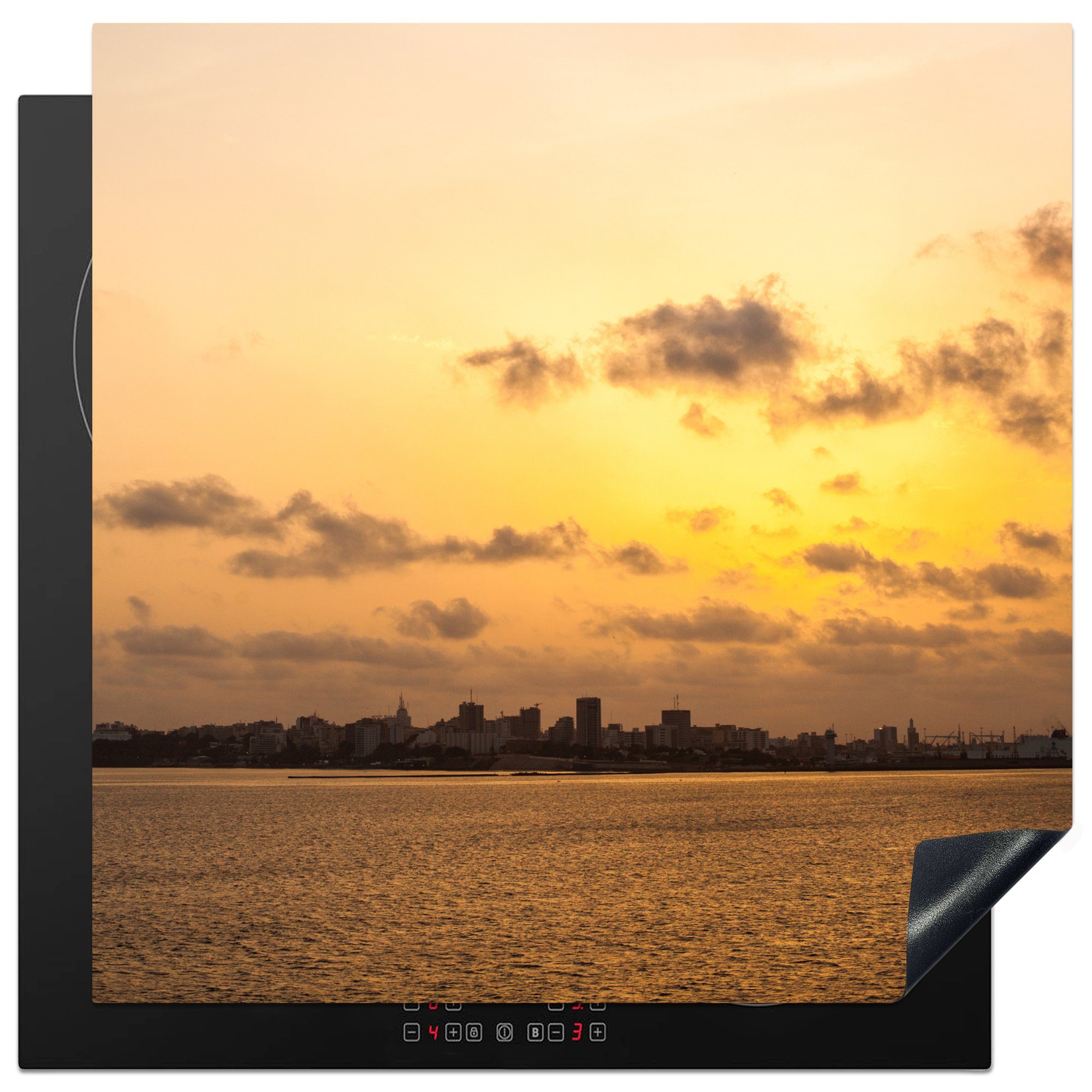 MuchoWow Herdblende-/Abdeckplatte Ein Sonnenuntergang von Gorée über dem Meer mit Dakar in der Ferne in, Vinyl, (1 tlg), 78x78 cm, Ceranfeldabdeckung, Arbeitsplatte für küche