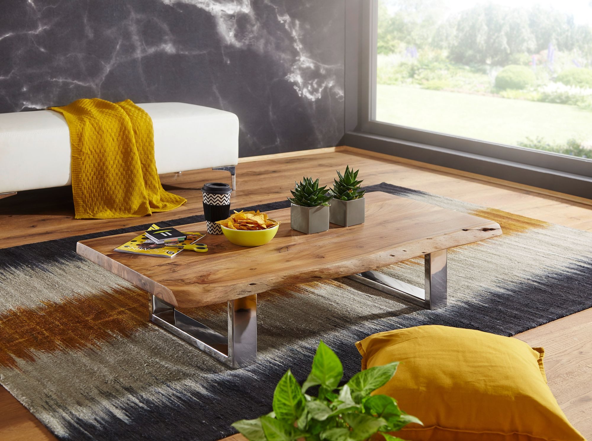 Wohnling Couchtisch WL5.524 Akazie Wohnzimmertisch Holz Massiv Sofatisch Baumkante Flac (115x25x58 cm Akazie Massivholz Metall Rechteckig), Sofatisch Baumkante, Großer Wohnzimmertisch