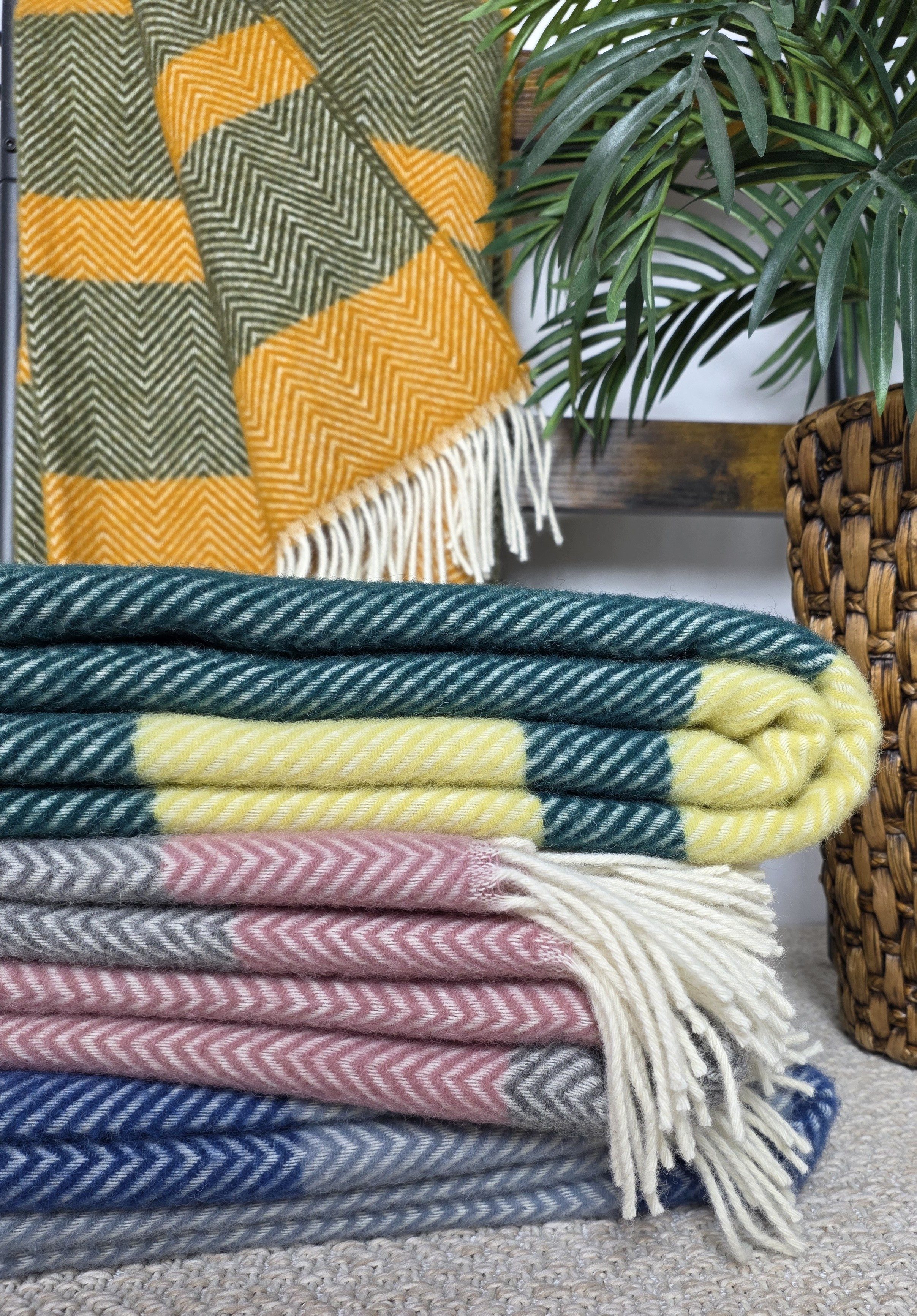 Wolldecke "TIROL M" 100 % Wolle, 140 x 200 cm in versch. Farben, STTS