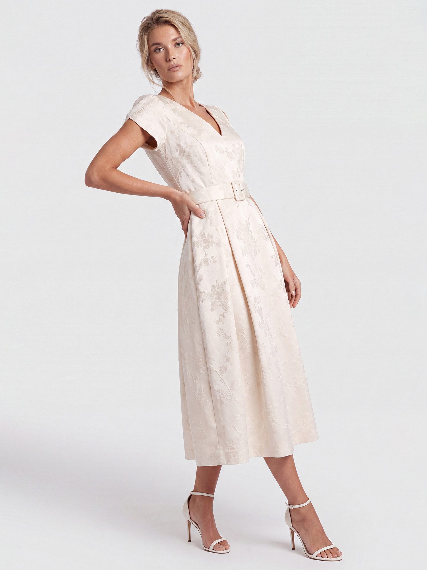 Apart Abendkleid aus Jacquard mit Gürtel
