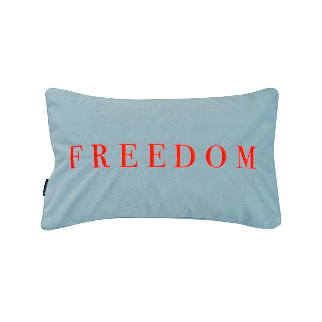 LunaVia Dekokissen ELISA Letters FREEDOM, Made in Europe, verdeckter Reißverschluss