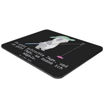 Mr. & Mrs. Panda Mauspad Panda Angeln - Schwarz - Geschenk, Mousepad, Hobbyangler, Sport, Ange (1-St), rutschfest