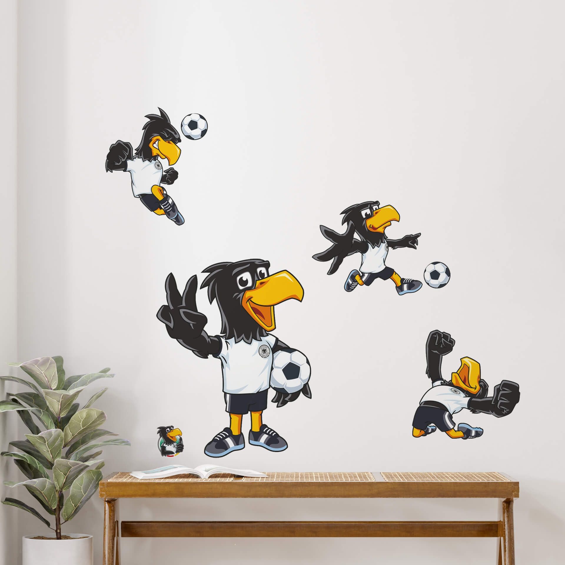K&L Wall Art Wandsticker Fußball Wandtattoo DFB Maskottchen Paule Kinderzimmer Sticker, selbstklebend, entfernbar, Fanartikel