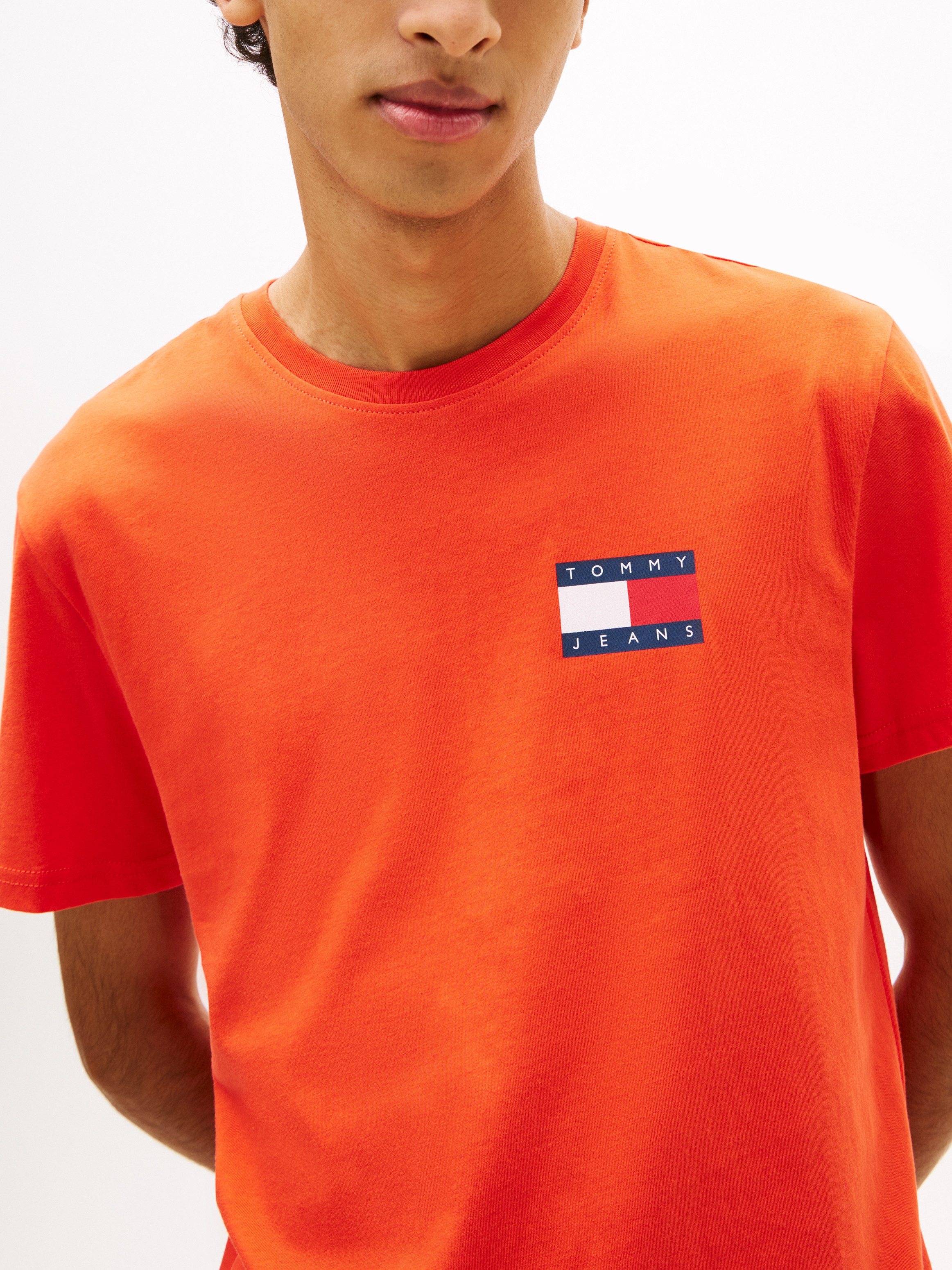 Tommy Jeans T-Shirt TJM SLIM FIT ESSENTIAL FLAG mit Rundhalsausschnitt