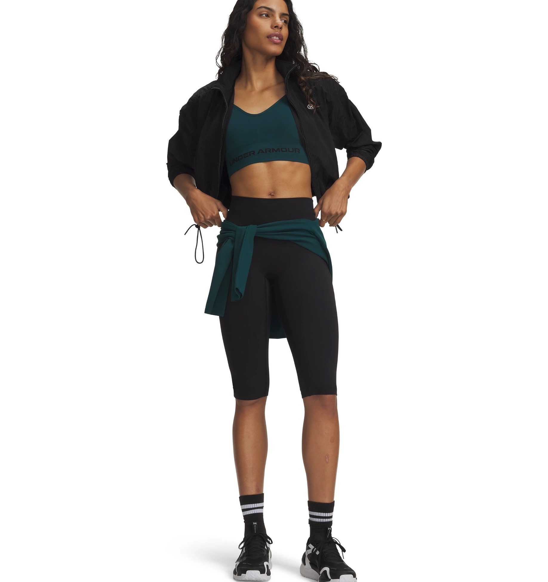 Under Armour® Caprihose MOTION CAPRI Capri-Länge, sportlicher Stil, mit Elasthan-Anteil, aus Polyester