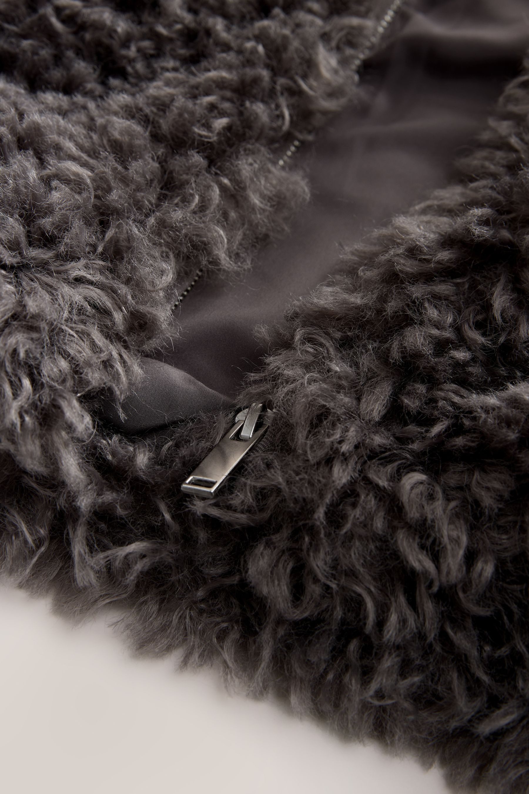 Next Fellimitatjacke Kunstfelljacke mit Reißverschluss + Trichterkragen (1-St)