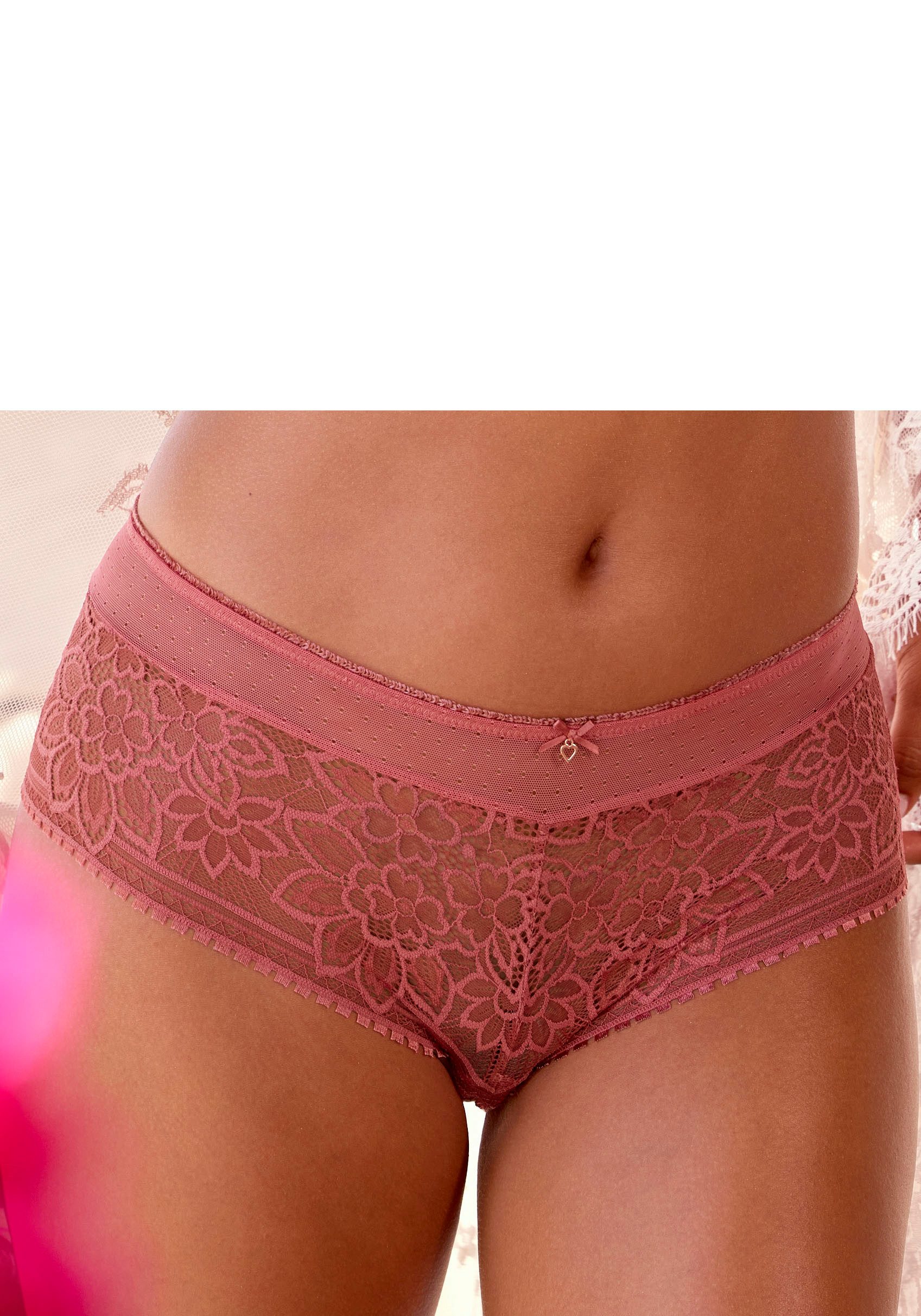 LASCANA Panty aus blumiger Jacquardspitze mit hübschem Accessoire