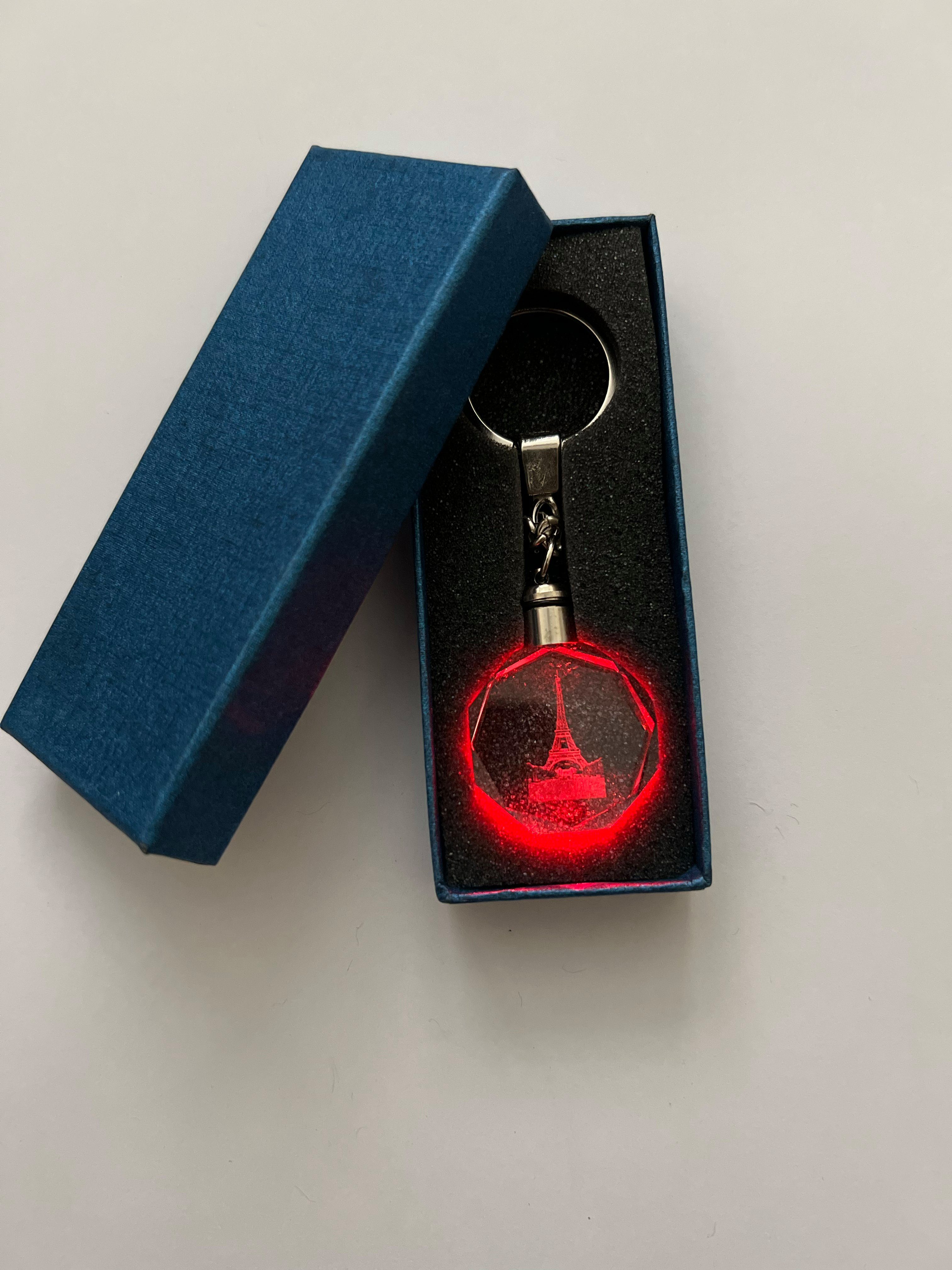 Stelby Schlüsselanhänger Eifelturm Schlüsselanhänger LED Multicolor Geschenkbox mit