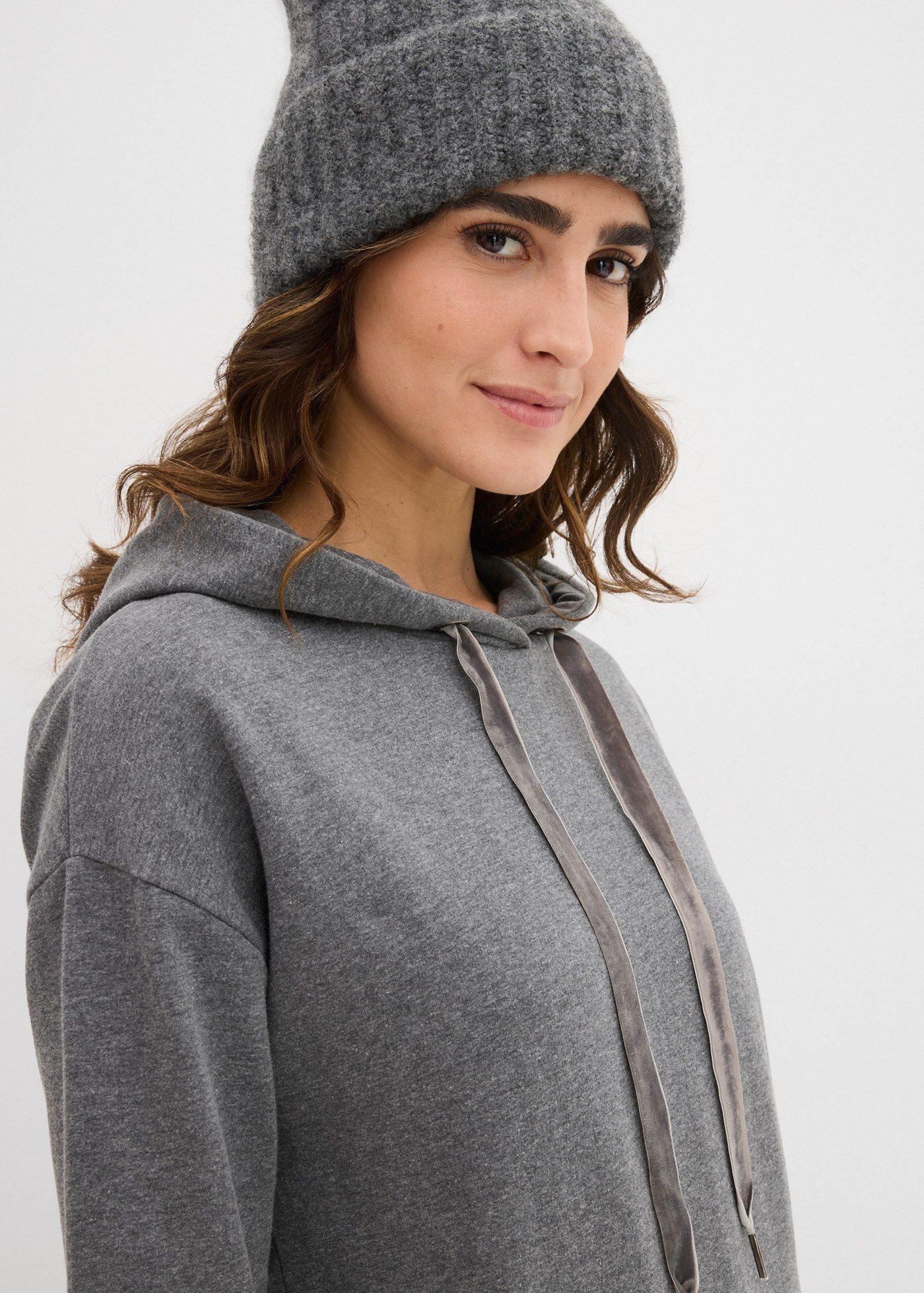 bonprix Sweatkleid mit Kapuze, aus Baumwolle und Viskose, lockere Passform