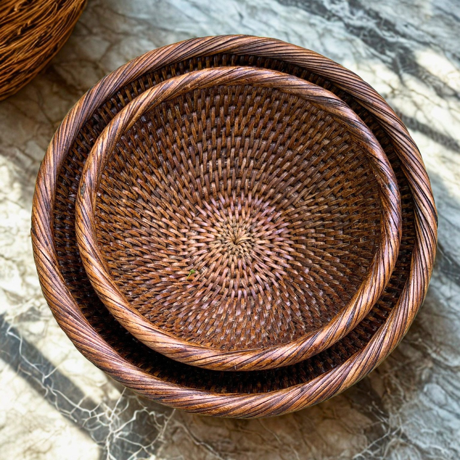 fiolini Brotkorb Rattan Korb Rund im 2er Set - Dekoschalen, Brotkörbe, Obstkörbe, (2 runde Körbe in unterschiedlichen Größen)