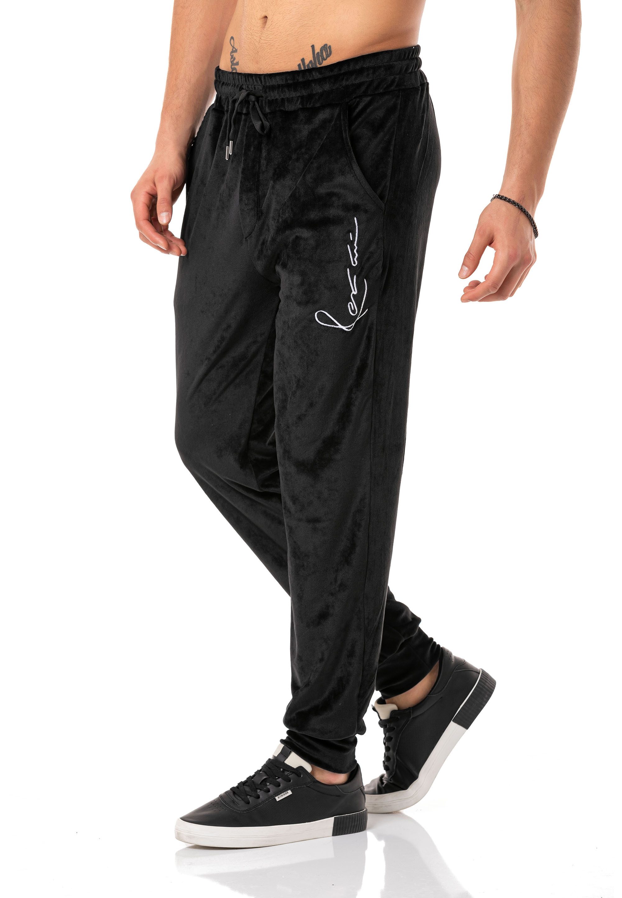 RedBridge Jogginghose in edler Samt-Optik - günstig online kaufen