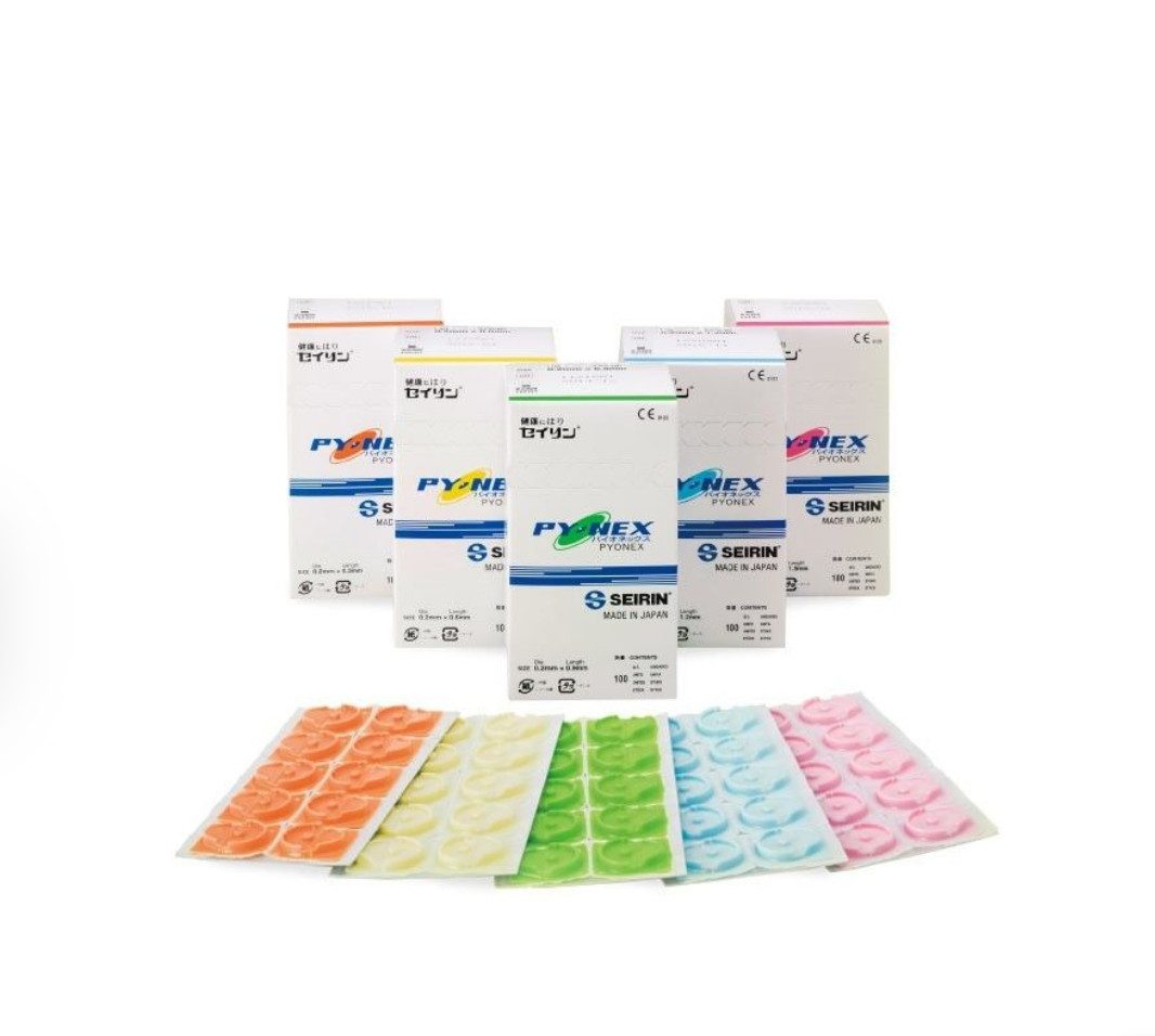 DocMed Fixierpflaster SEIRIN Langzeitnadeln Pyonex (Integrierte Feinnadel mit selbstklebendem Pflaster, 100-St., Hautfreundlich) Sterile Einzelverpackung für hygienische Anwendung