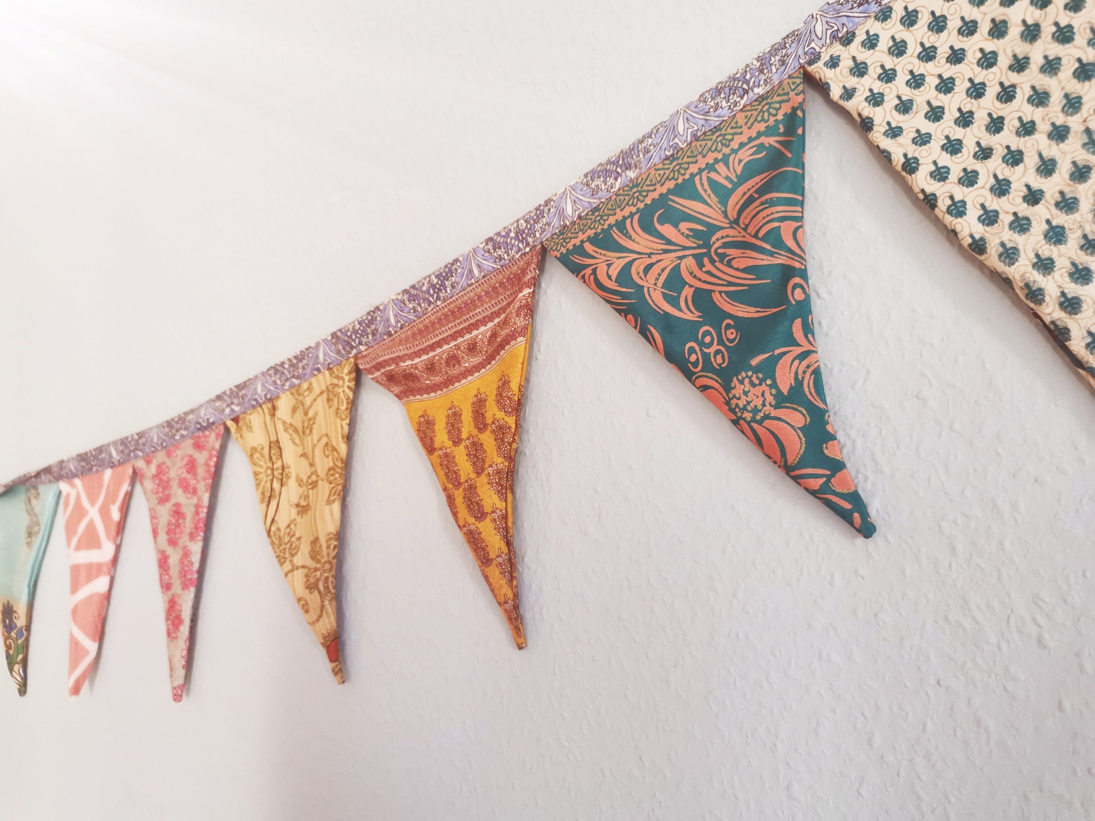 Aurelie Girlande Bunte Fahnen Wimpelkette, Girlande für indoor & outdoor, aus recycelten Saristoffen