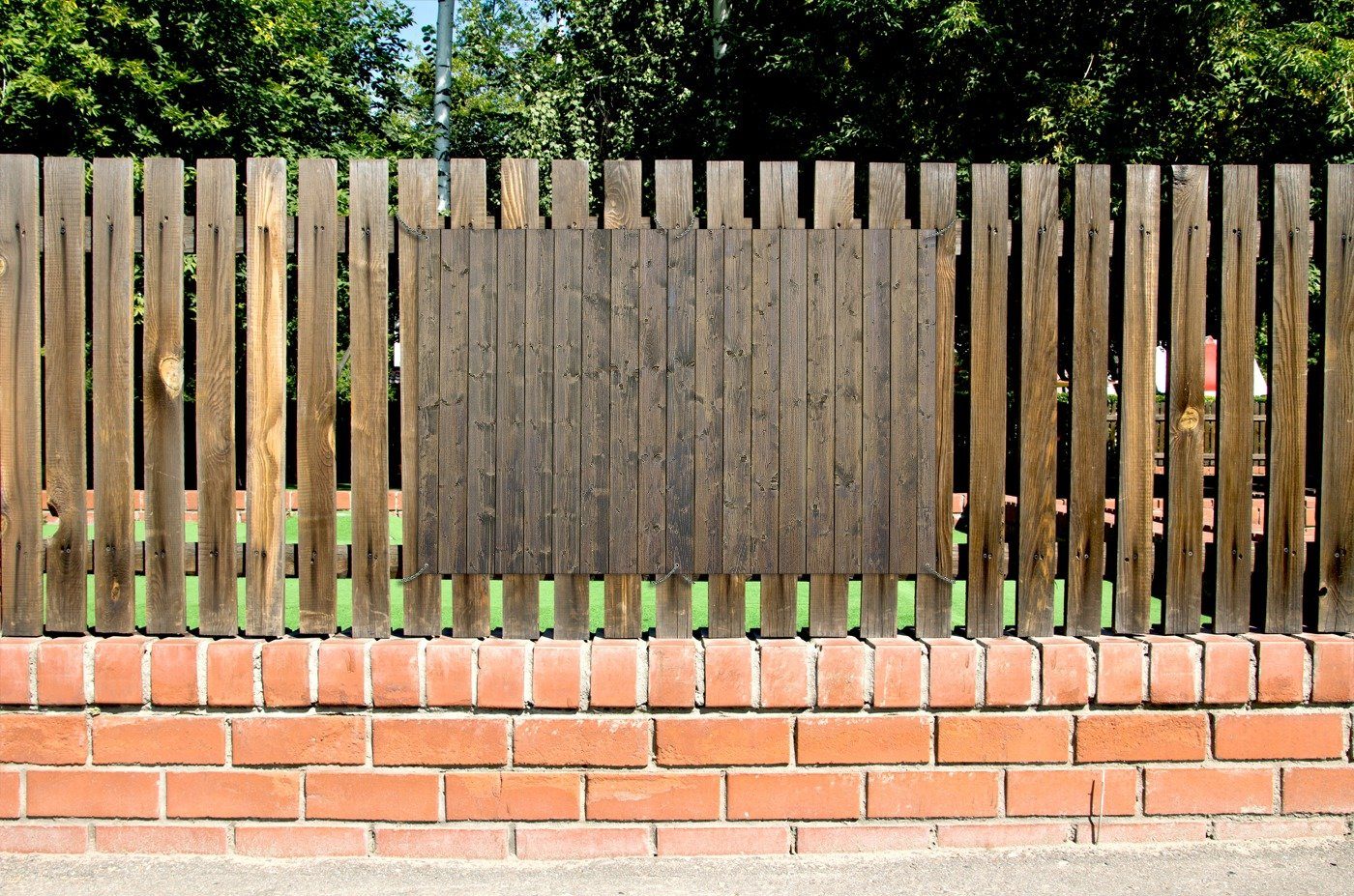 Wallario Sichtschutzzaunmatten Holzpaneelen in grau braun - Holzmuster mit Maserung