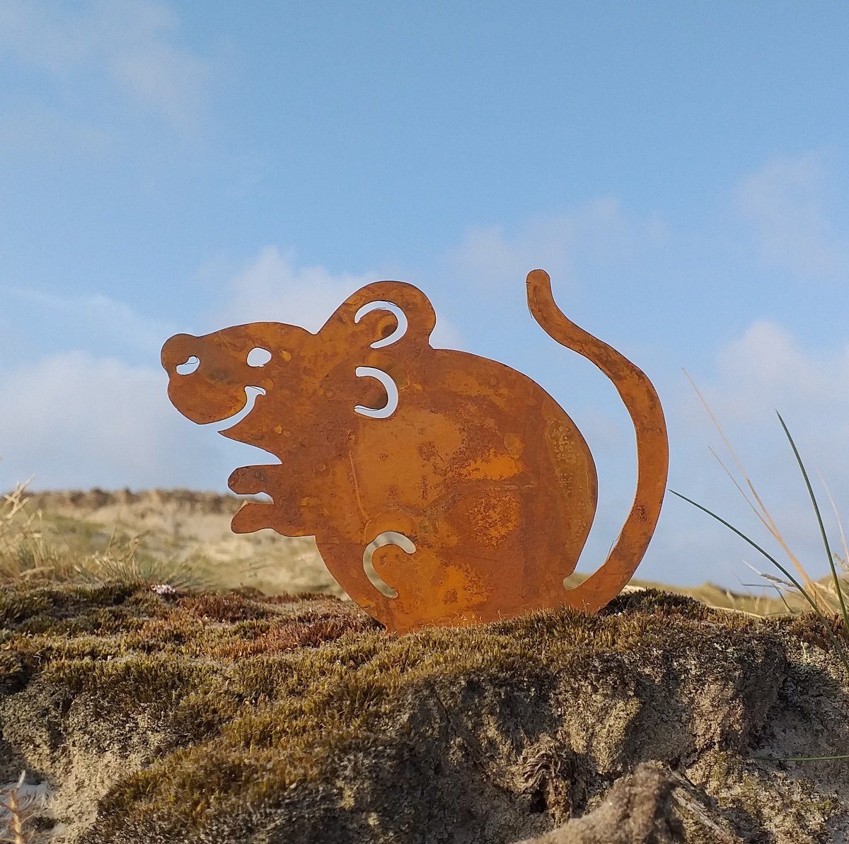 LB H&F Lilienburg Tierabwehr-Attrappe Maus Dekofigur Deko Figur Stecker Garten Metall Rost Rostdeko, (Gartenfigur Dekoration Roststecker Schreck Abwehr Maus Mäuse Frühling Geschenk Feldmaus Edelrost Rostfigur Mäuseschreck Mäuseabwehr Mäusevertreiber Mauseschrecke Mauseabwehr Dekofigur rostig, rostige Dekostecker Metallstecker Herbst Herbstdeko Tierfigur), Gartendeko Gartenstecker Vertreiber Schutz Wühlmaus Blumenstecker