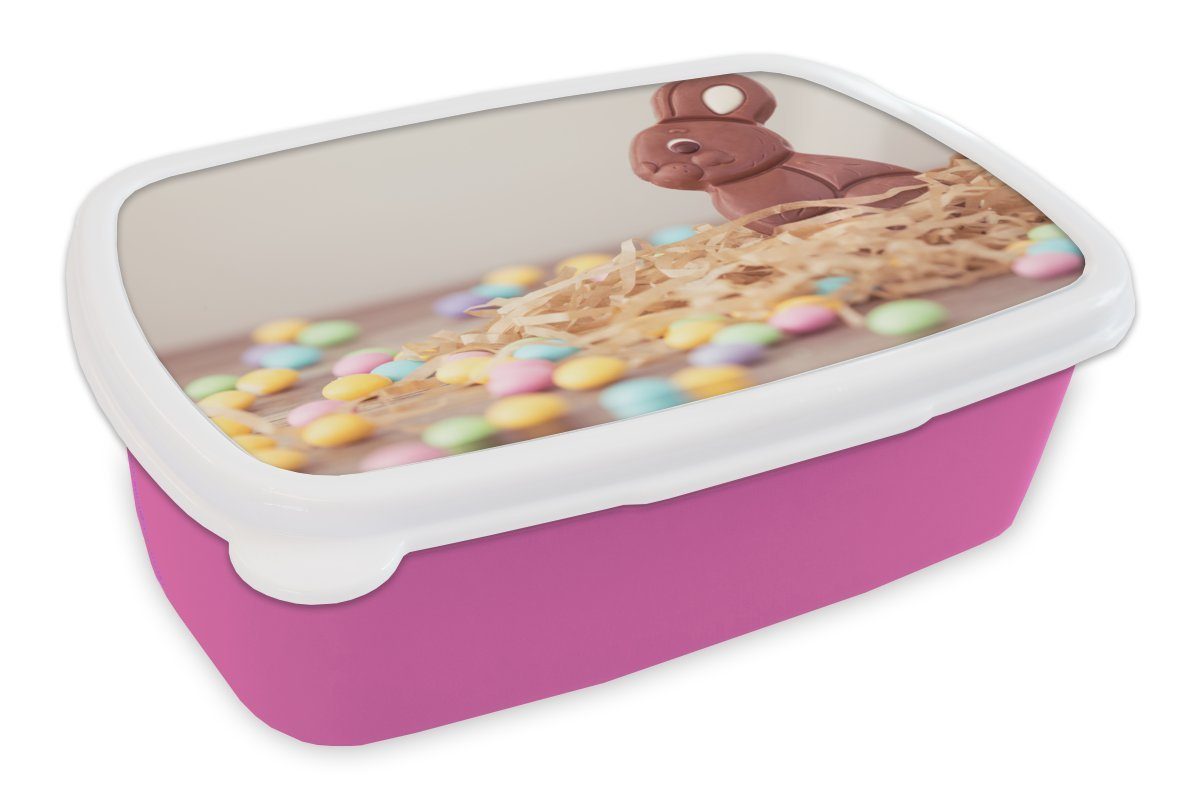 MuchoWow Lunchbox Ein Schokoladenhase mit kleinen Eiern zu Ostern, Kunststoff, (2-tlg), Brotbox für Erwachsene, Brotdose Kinder, Snackbox, Mädchen, Kunststoff rosa
