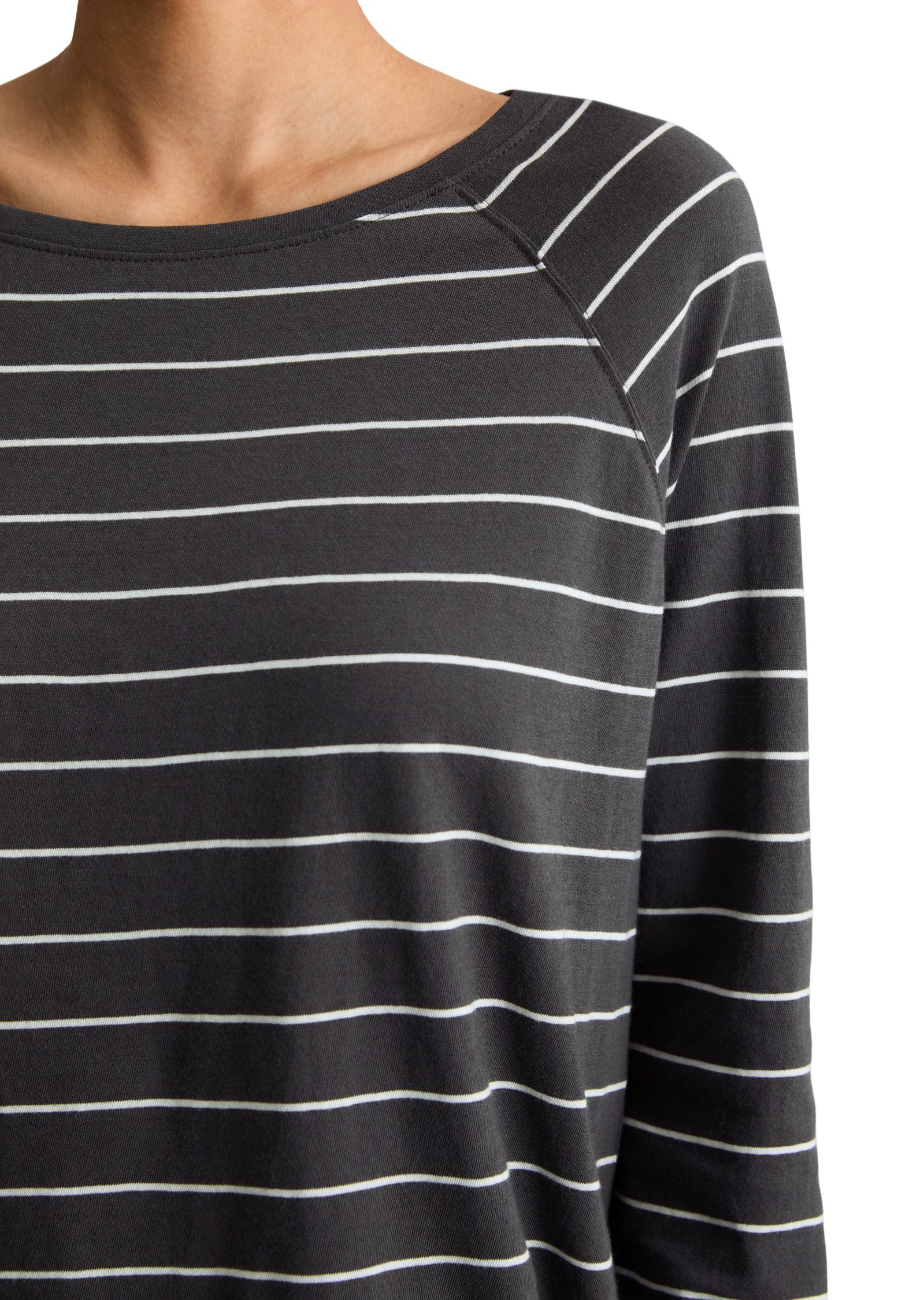 Marc O'Polo DENIM Langarmshirt aus Loose Knit Jersey – Bild 4 von 5