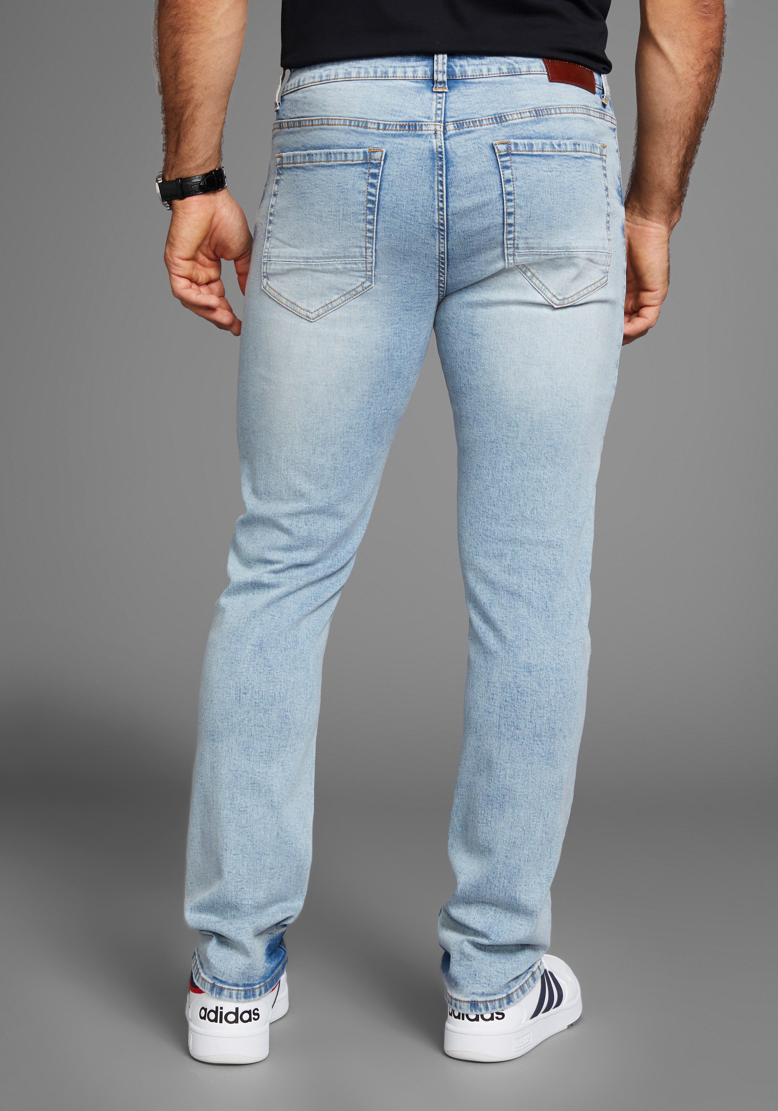 Bruno Banani Straight-Jeans Hutch gerade geschnittenes Bein, niedrige Leibhöhe, reguläre Passform – Bild 4 von 5