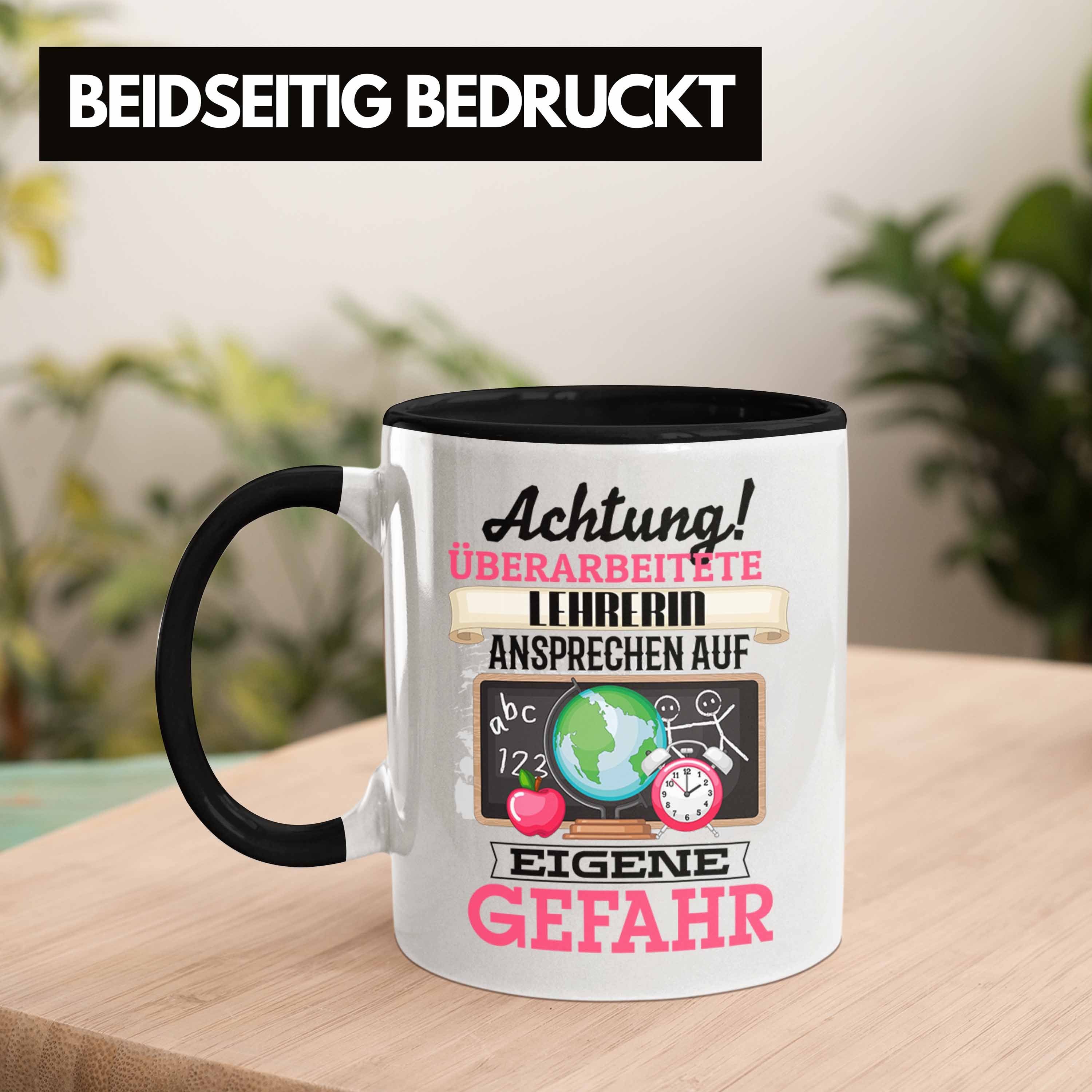 Trendation Tasse Lehrerin Tasse Geschenk Schwarz für Lustiger Spruch Geschenkidee Kaffeebecher