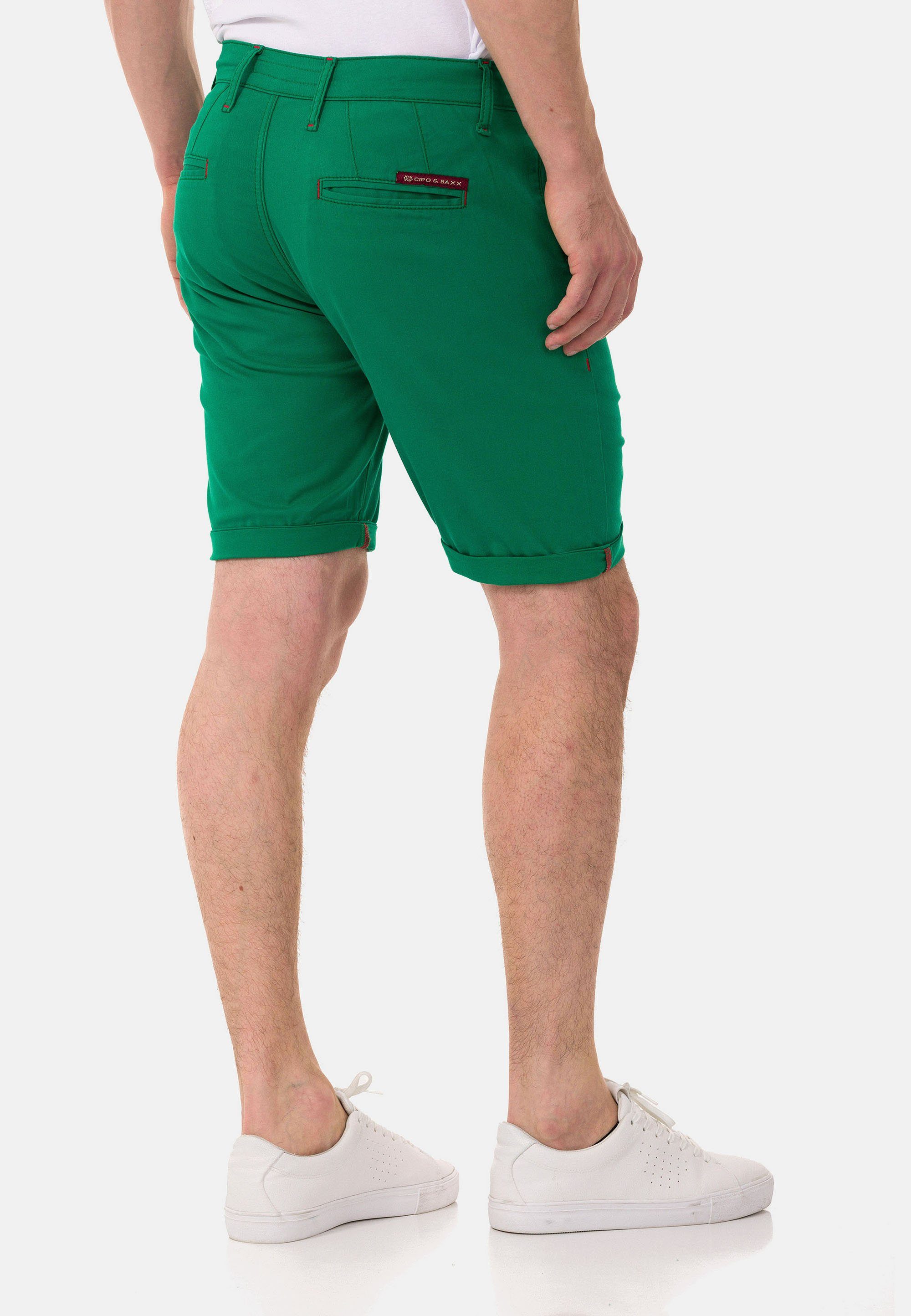 Baxx grün im einfarbigen Cipo Shorts & Look