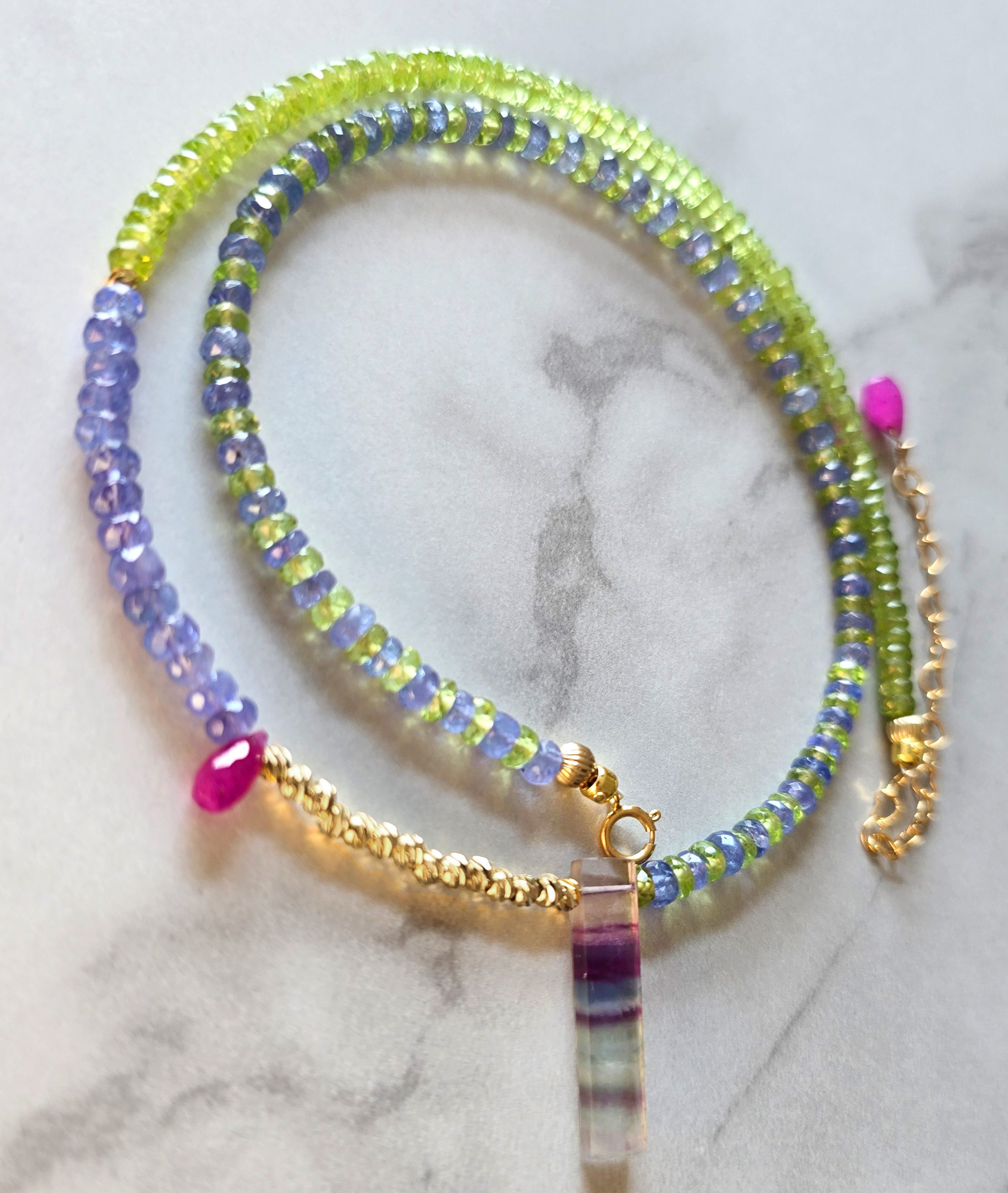 Perlenkette Tansanit und Peridot Halskette, Geburtsstein August Dezember, 14K Gold