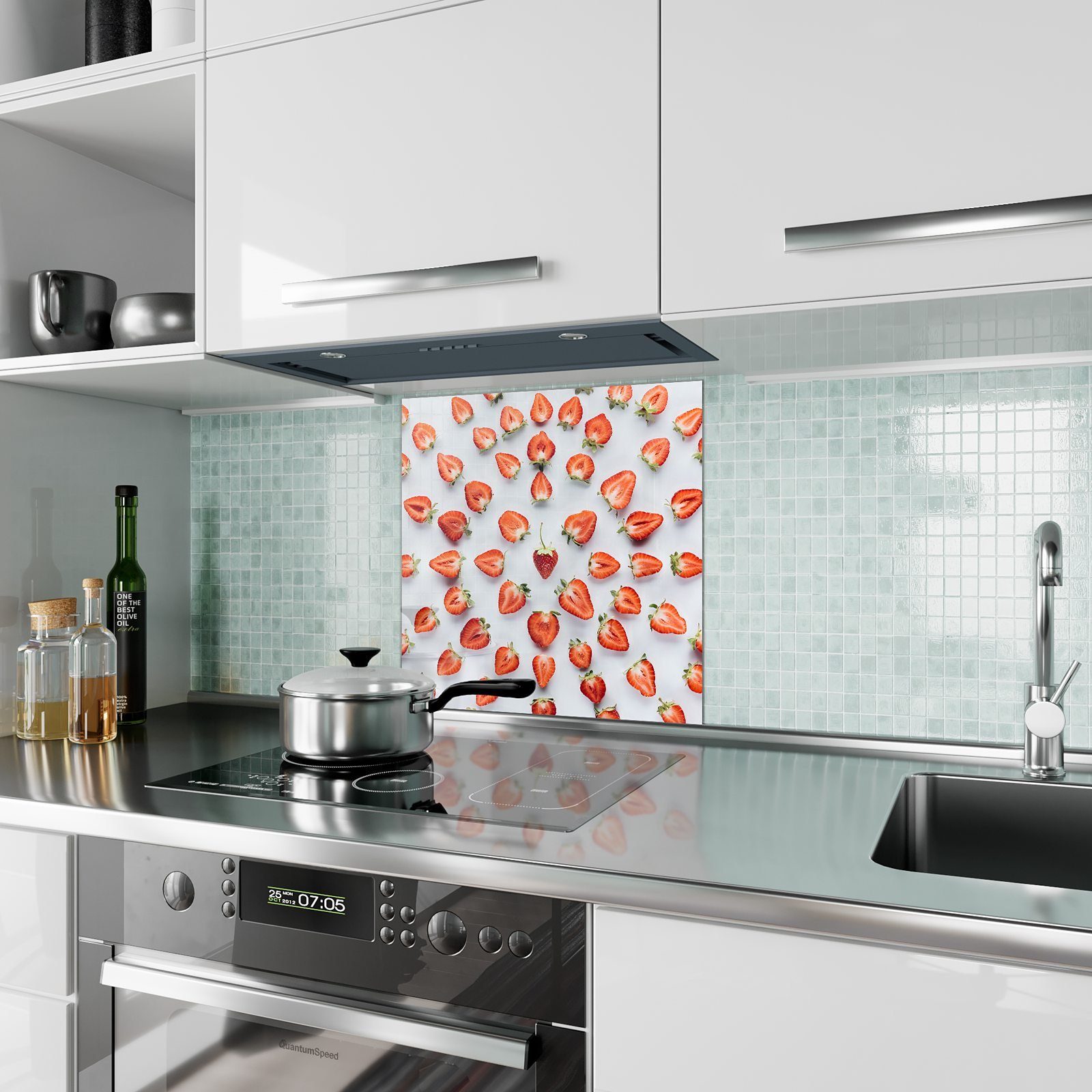 Motiv Küchenrückwand Spritzschutz Erdbeeren Halbierte mit Küchenrückwand Glas Primedeco