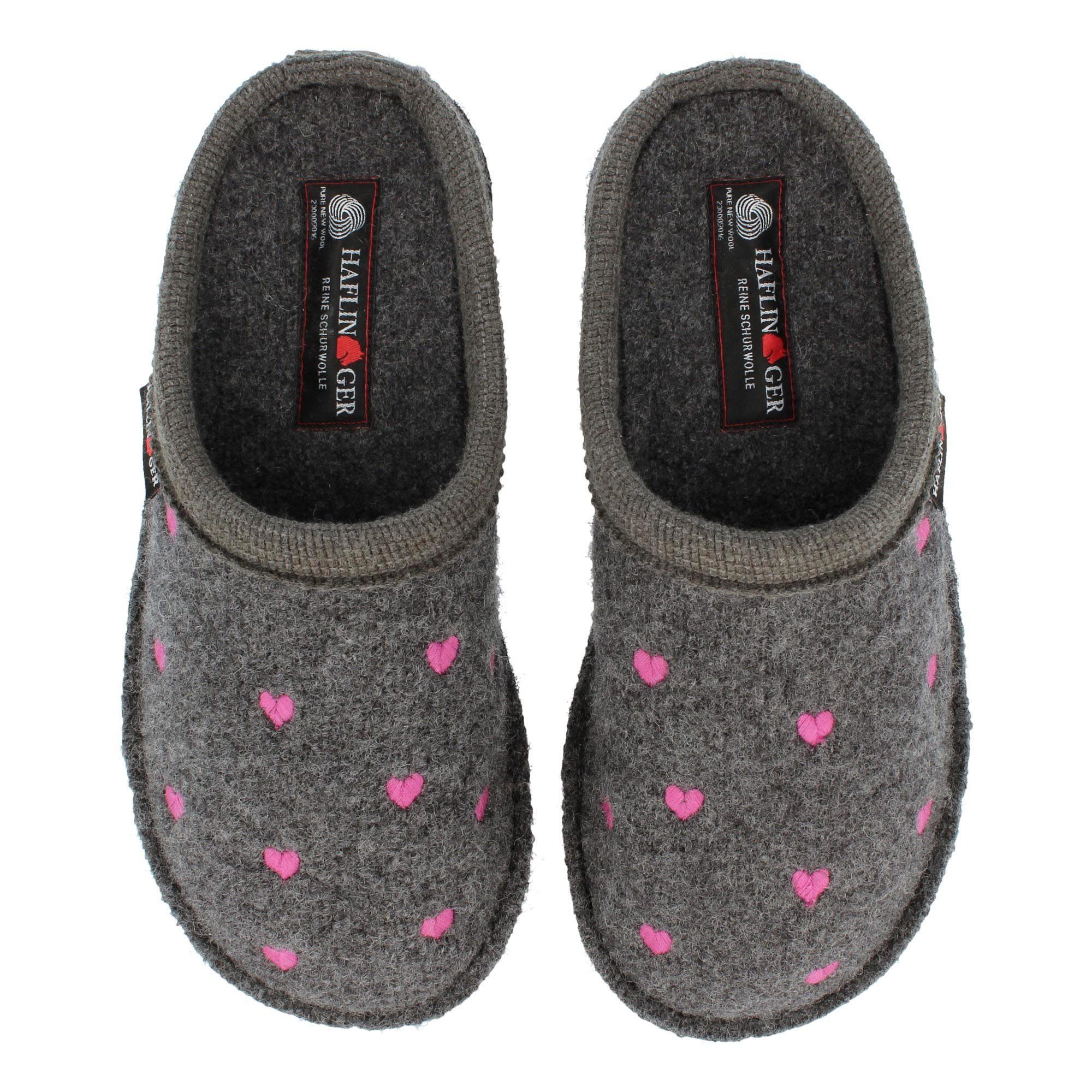 Haflinger Flair Valentine Pantoffeln aus gewalkter Wolle Herzmotiv Unisex Hausschuh – Bild 5 von 5