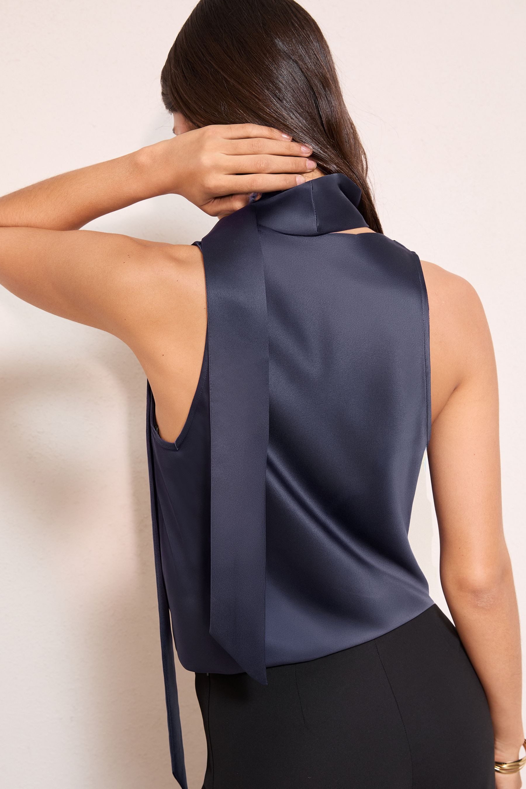 Friends Like These Blusentop Friends Like These Ärmellose Satinbluse, Schal günstig online kaufen