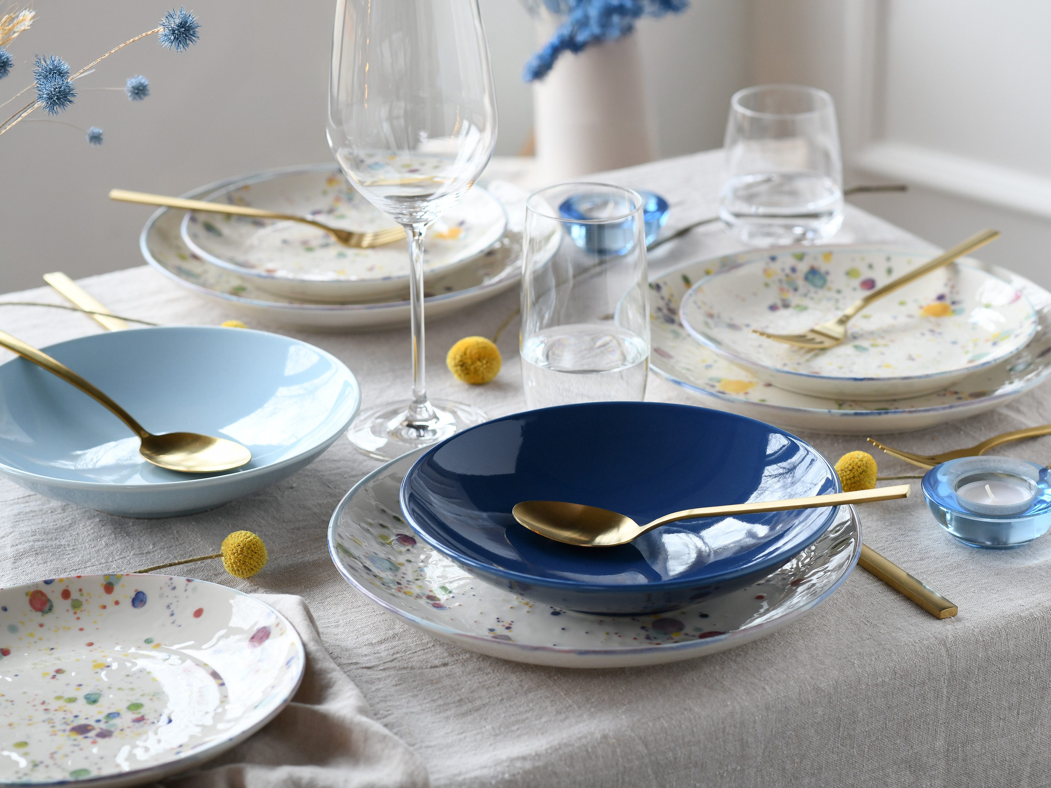 CreaTable Teller-Set Candy Drops, Tellerset 12-tlg. (12-tlg), 4 Personen, Steinzeug, Unregelmäßige bunte Punkte, Gute Laune Geschirr, Frisch, Freundlich