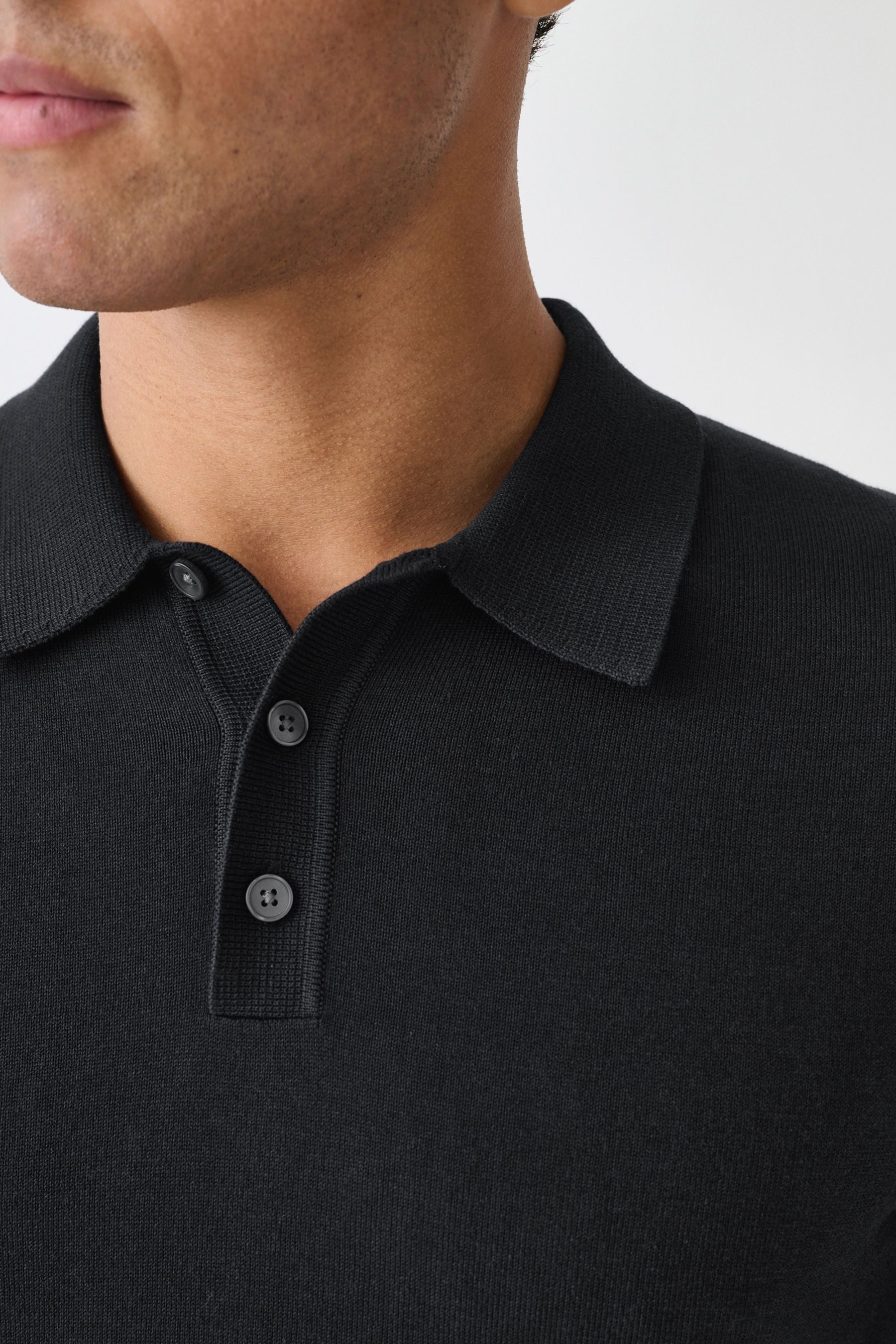 Next Poloshirt Kurzärmeliges Strick-Polohemd im Muscle Fit (1-tlg)