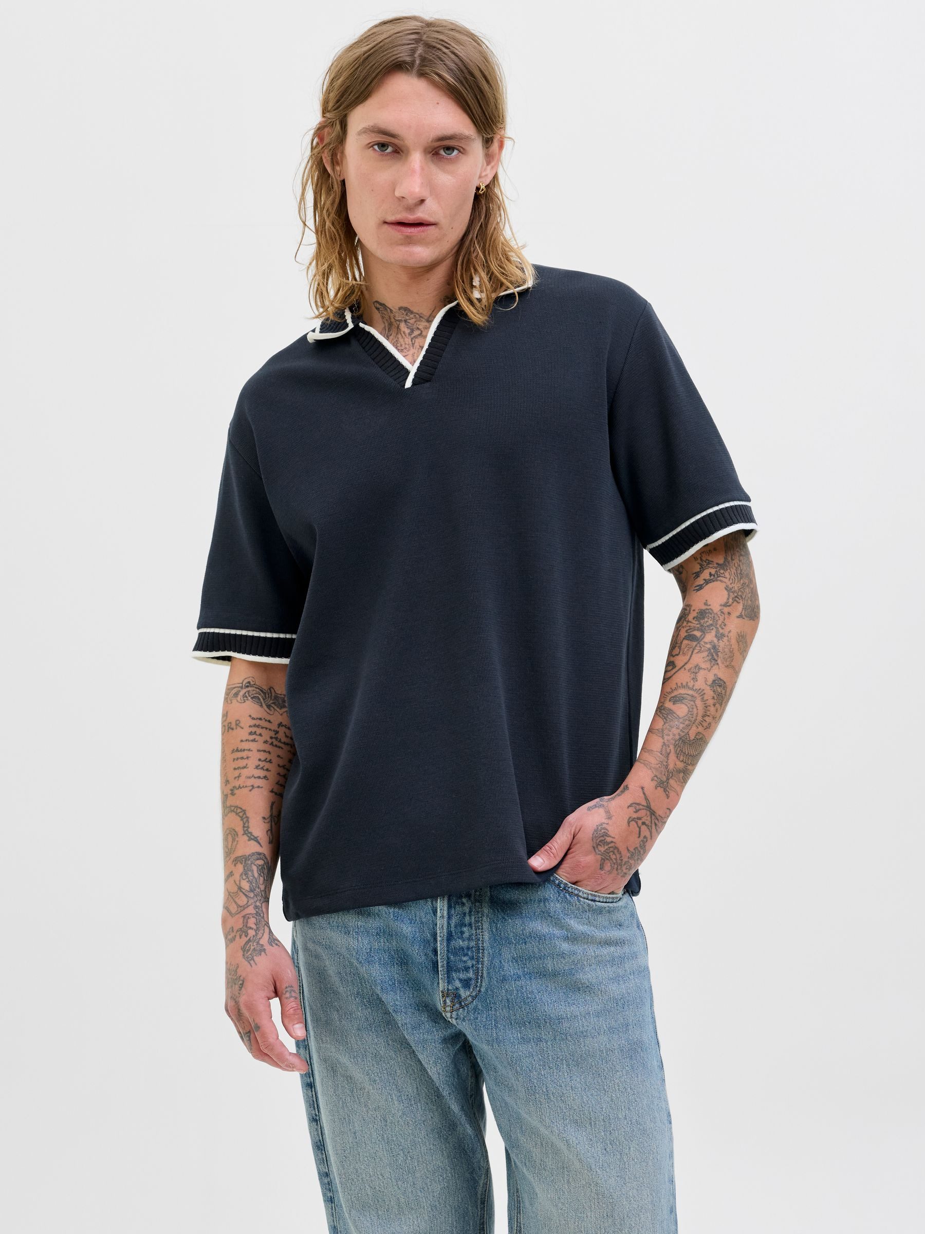 Jack & Jones Poloshirt Klassischer Strick V-Ausschnitt mit Kontraststreifen JORSUMMER SPLIT NECK POLO STYD SS25