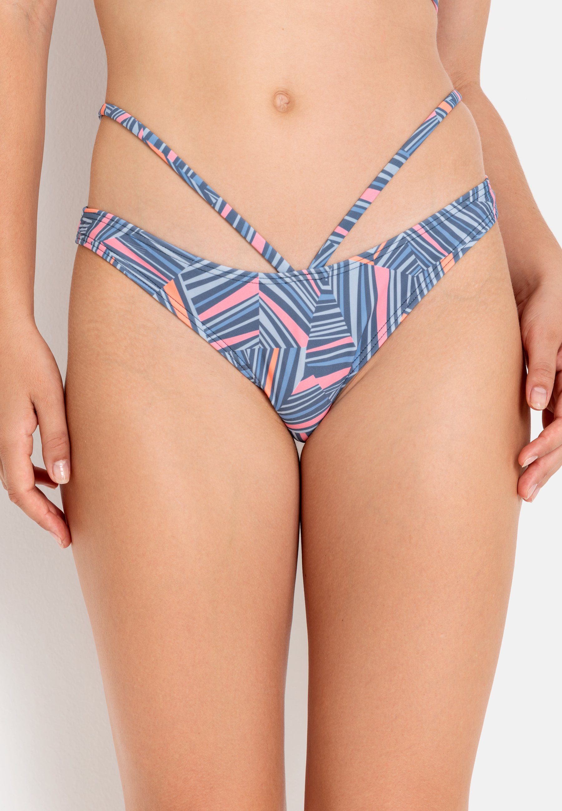 LSCN by LASCANA Bikini-Hose Lisa mit seitlichen Hüft-Straps. € 24,99