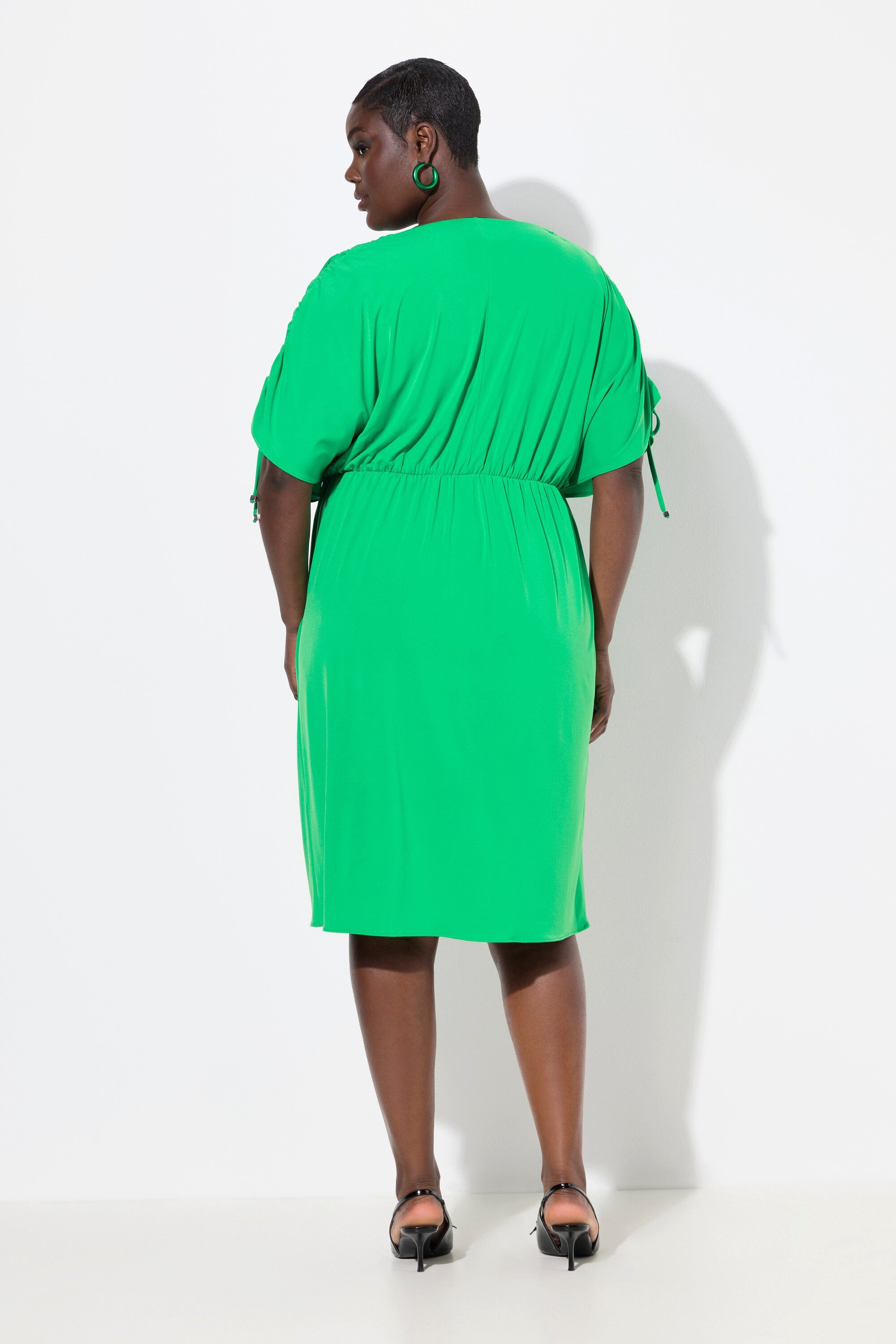 Ulla Popken Cocktailkleid Midikleid drapiert Oversized V-Ausschnitt Halbarm