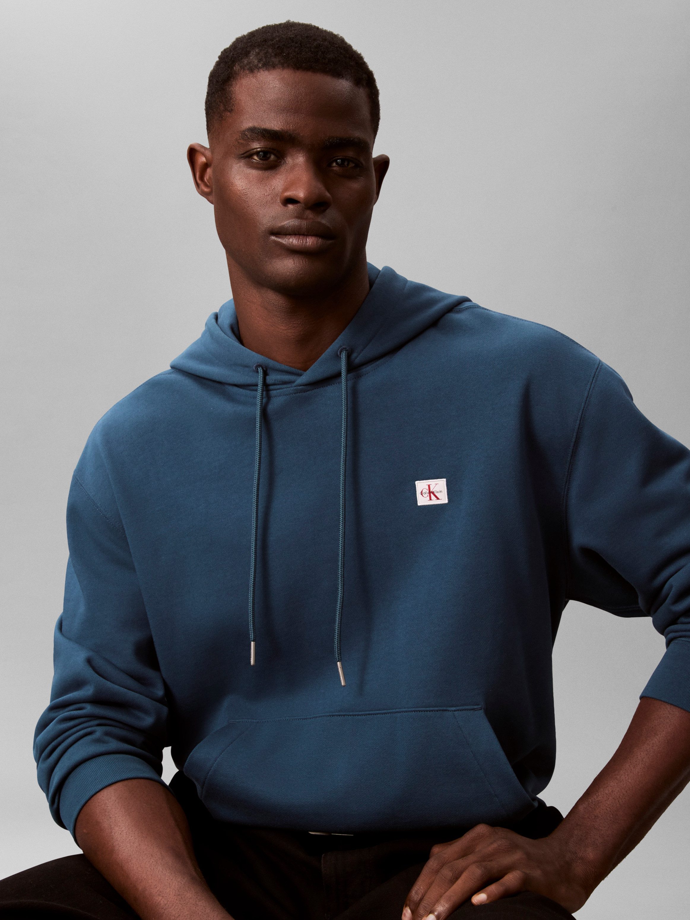 Calvin Klein Jeans Kapuzensweatshirt 400GSM TERRY BADGE HOODIE Mit Rundhalsausschnitt