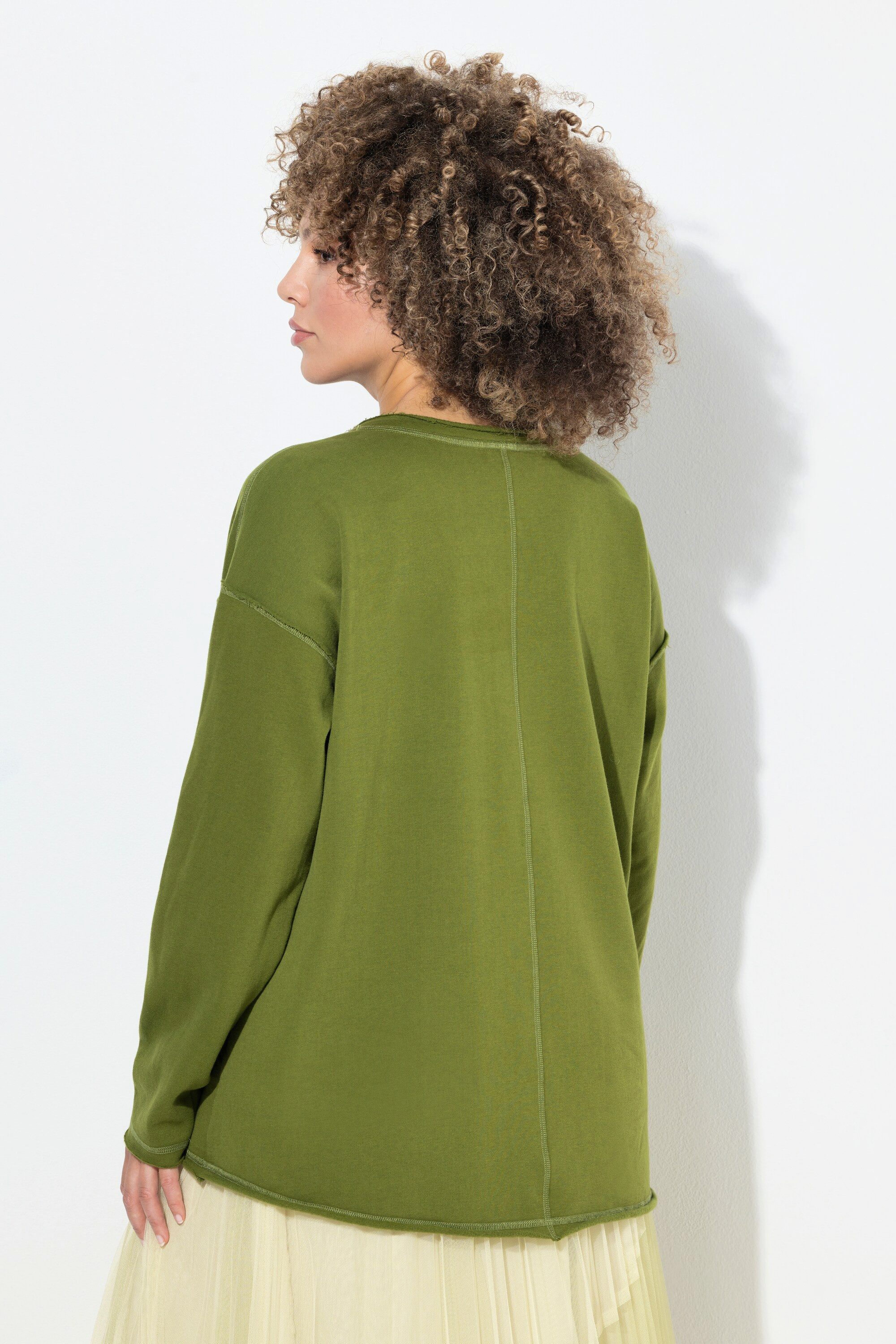Ulla Popken Sweatshirt Sweatshirt Pailletten-Schriftzug V-Ausschnitt – Bild 3 von 4