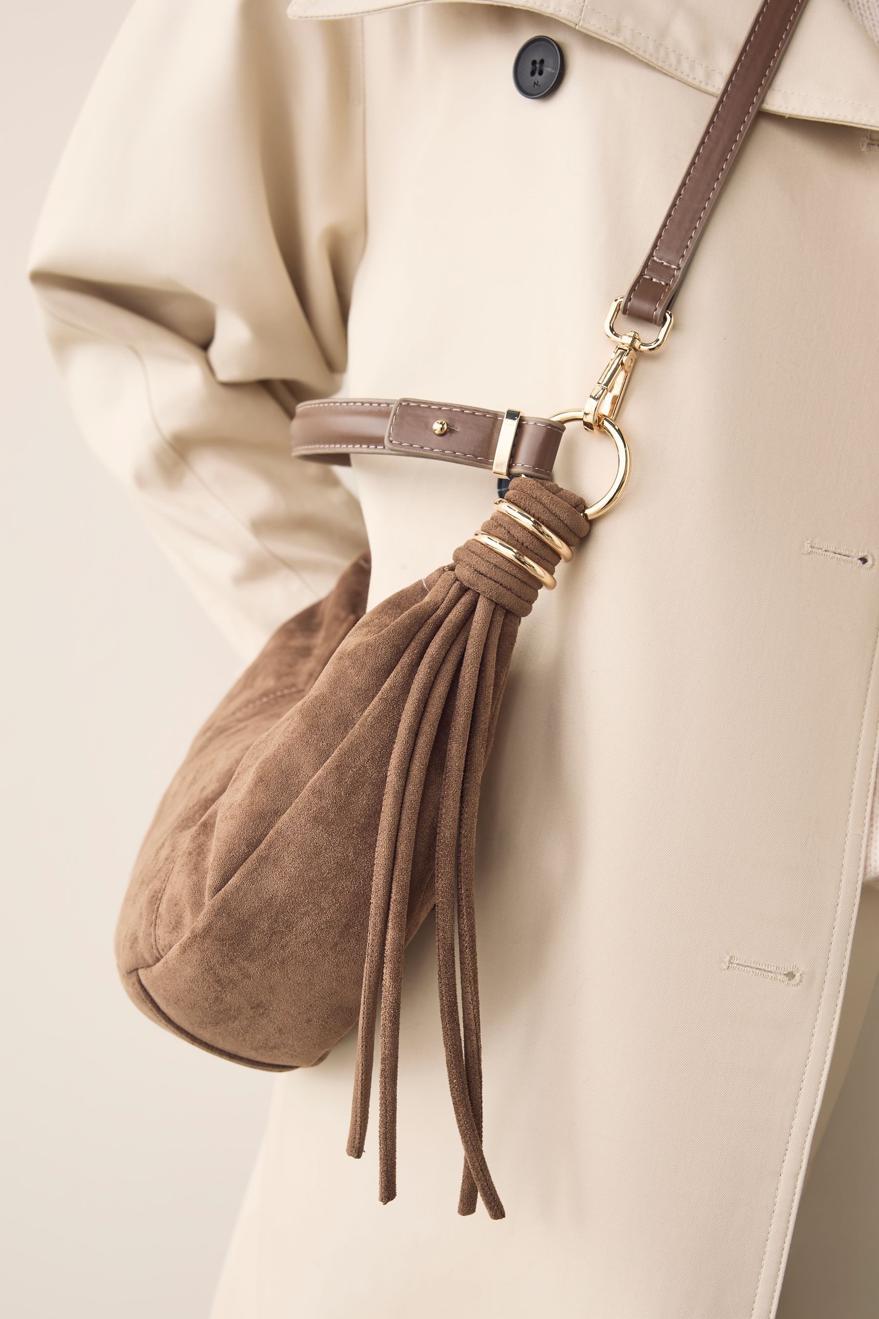 Next Umhängetasche Schultertasche aus Veloursleder (1-tlg)