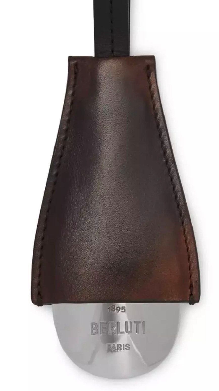 Berluti Schuhlöffel Schuhanzieher mit Leder und Edelstahl, Schutz durch eine edle Lederhülle, Karabiner-Verschluss