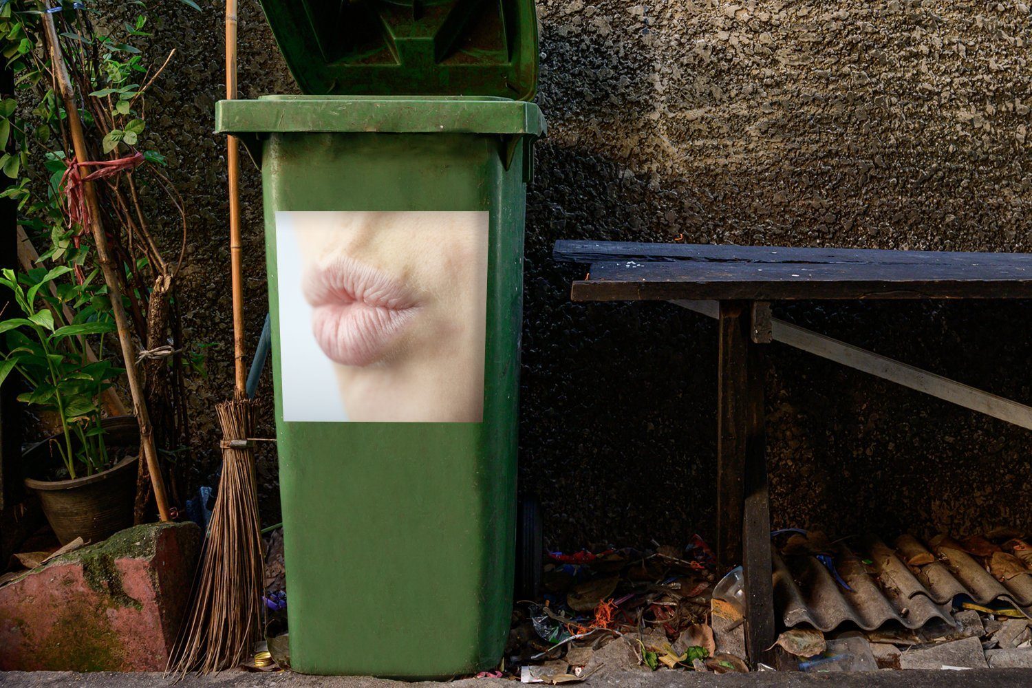 St), (1 Mülleimer-aufkleber, Lippen MuchoWow Bild Container, Wandsticker Ein Mülltonne, Sticker, geschürzten mit Abfalbehälter