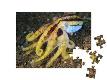 puzzleYOU Puzzle Giftiger gelber Oktopus auf dem Meeresboden, 48 Puzzleteile, puzzleYOU-Kollektionen Tintenfische